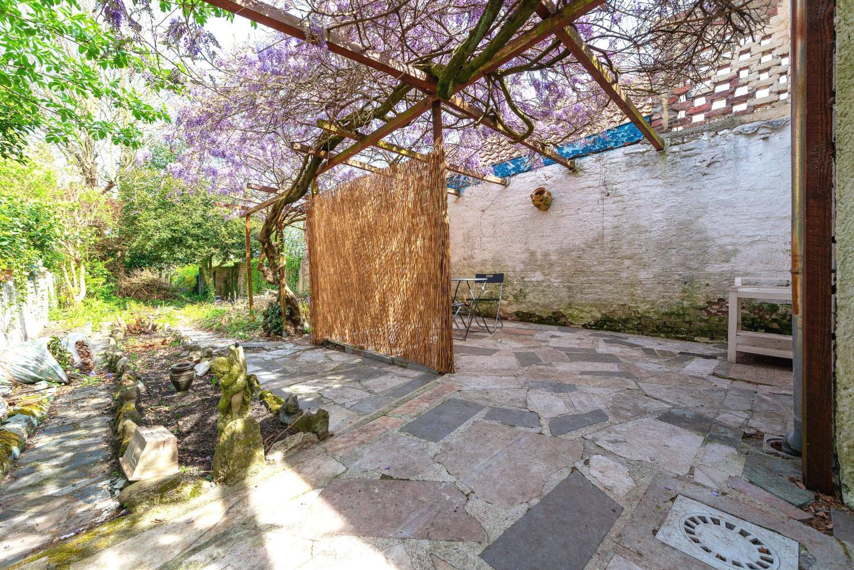Apartment with Terrace - Photo 10