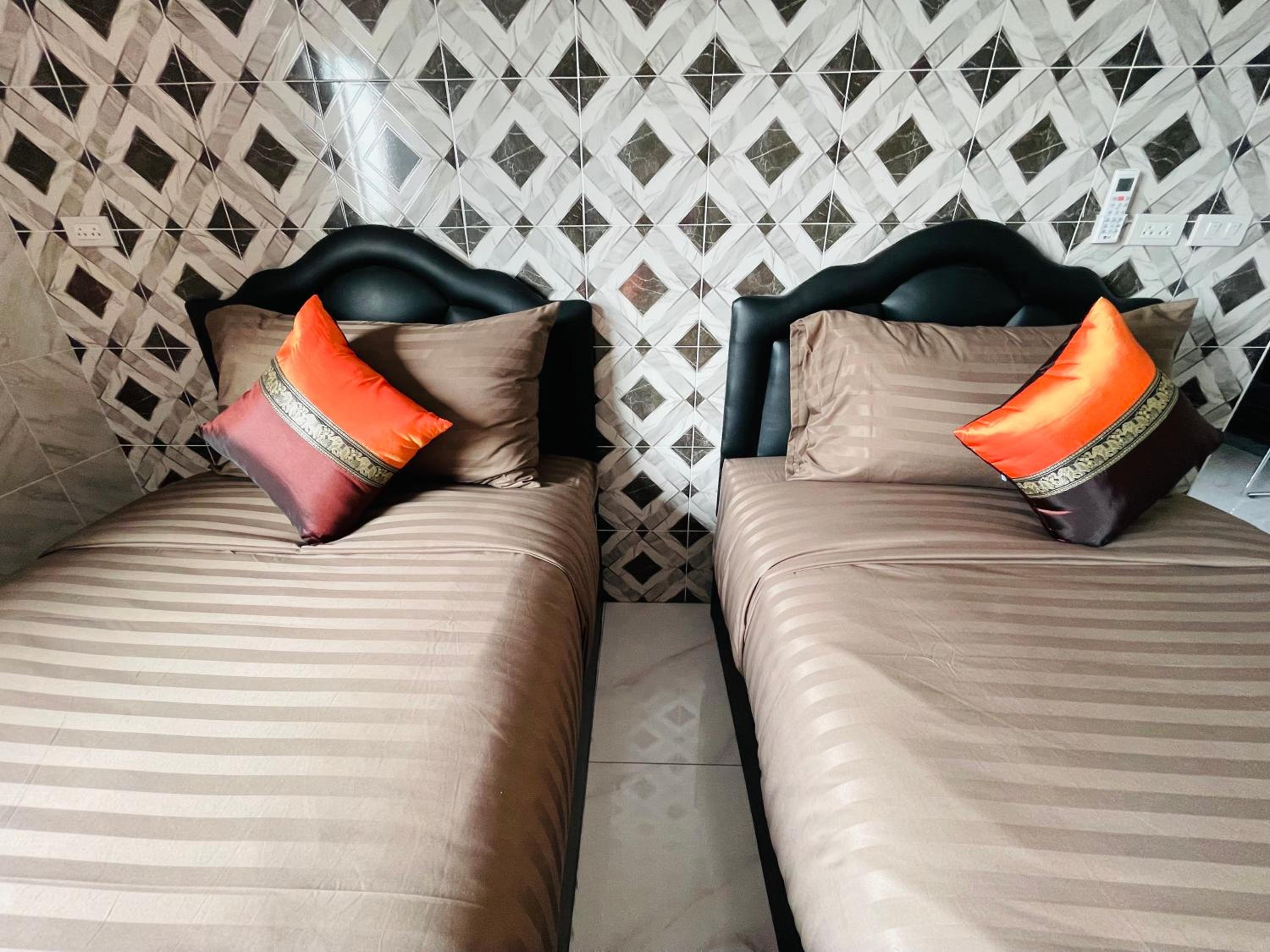 Standard Twin Room - Photo 1
