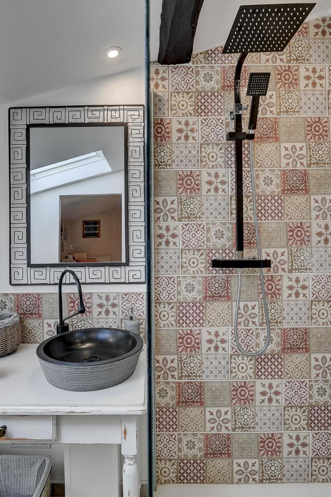 Family Room with Bathroom photo 3