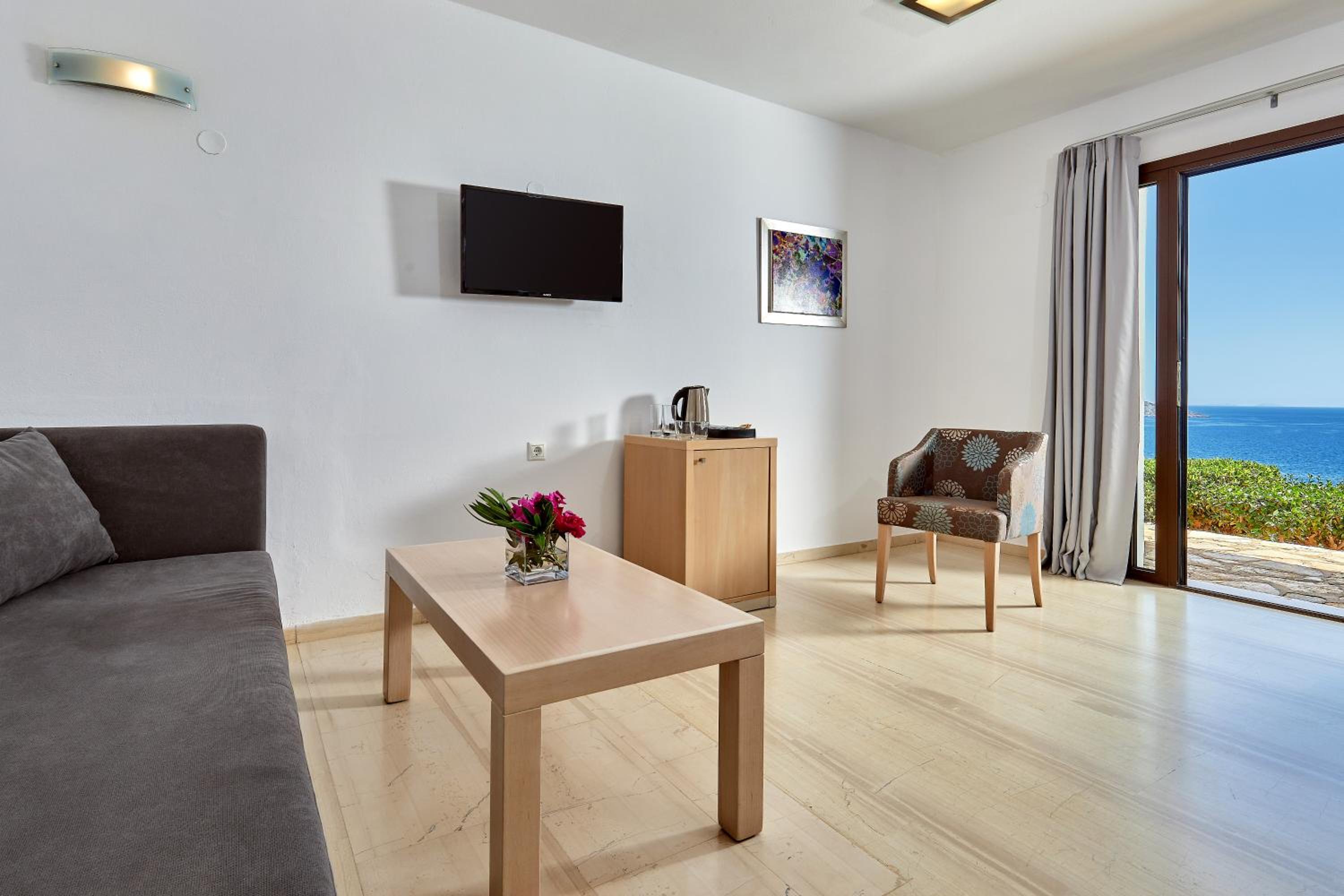 Junior Suite with Panoramic Sea View photo 2