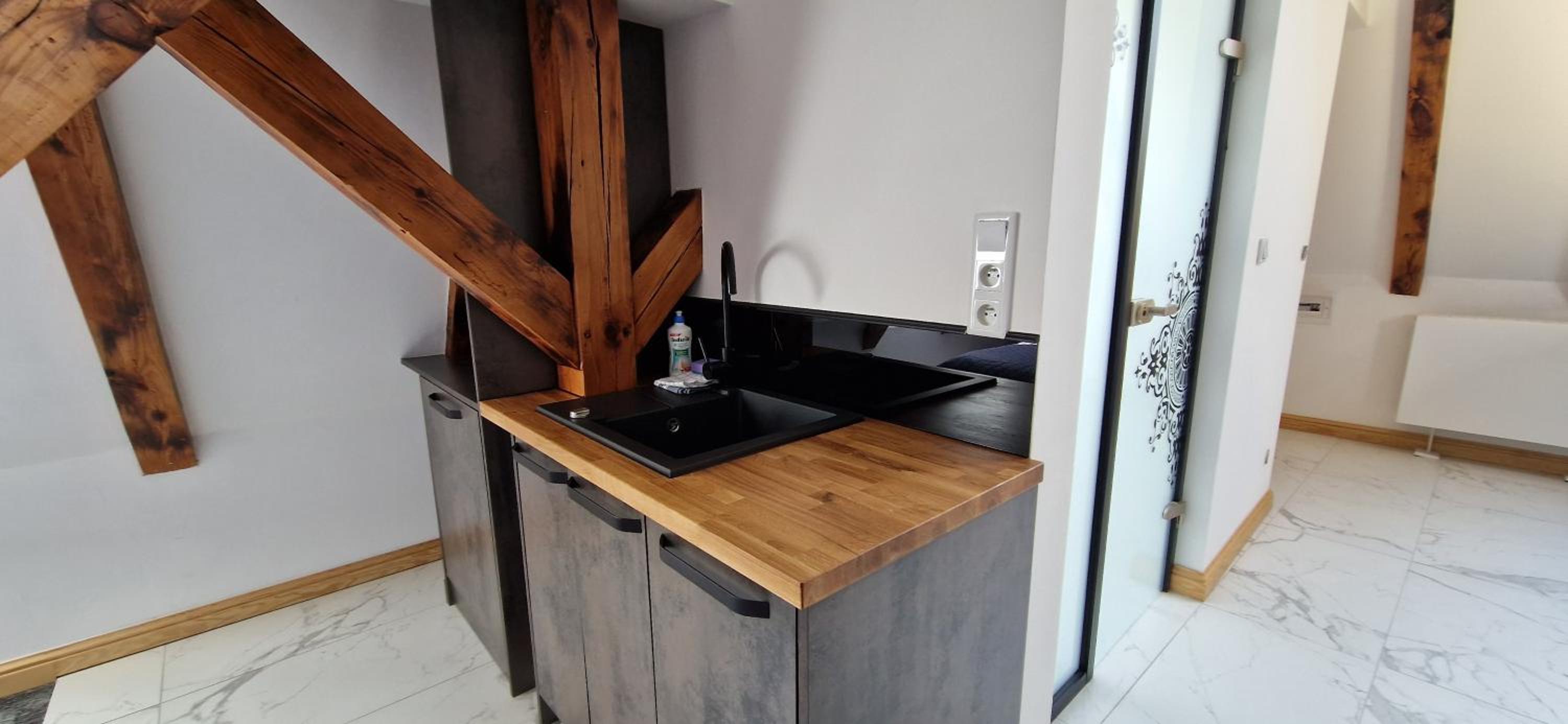 Studio Apartment - Photo 9
