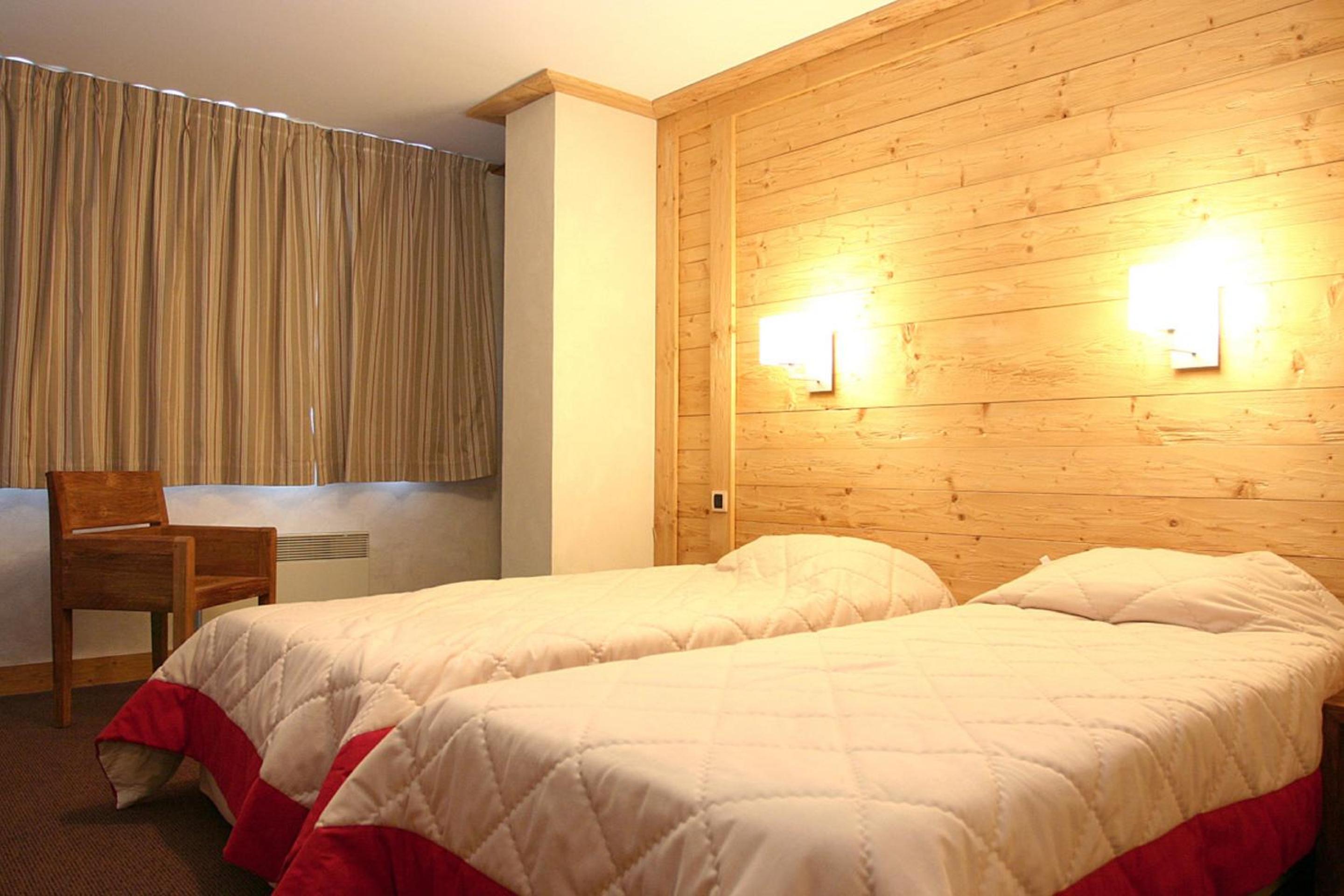 Five-Bedroom Apartment (10-12 Persons)