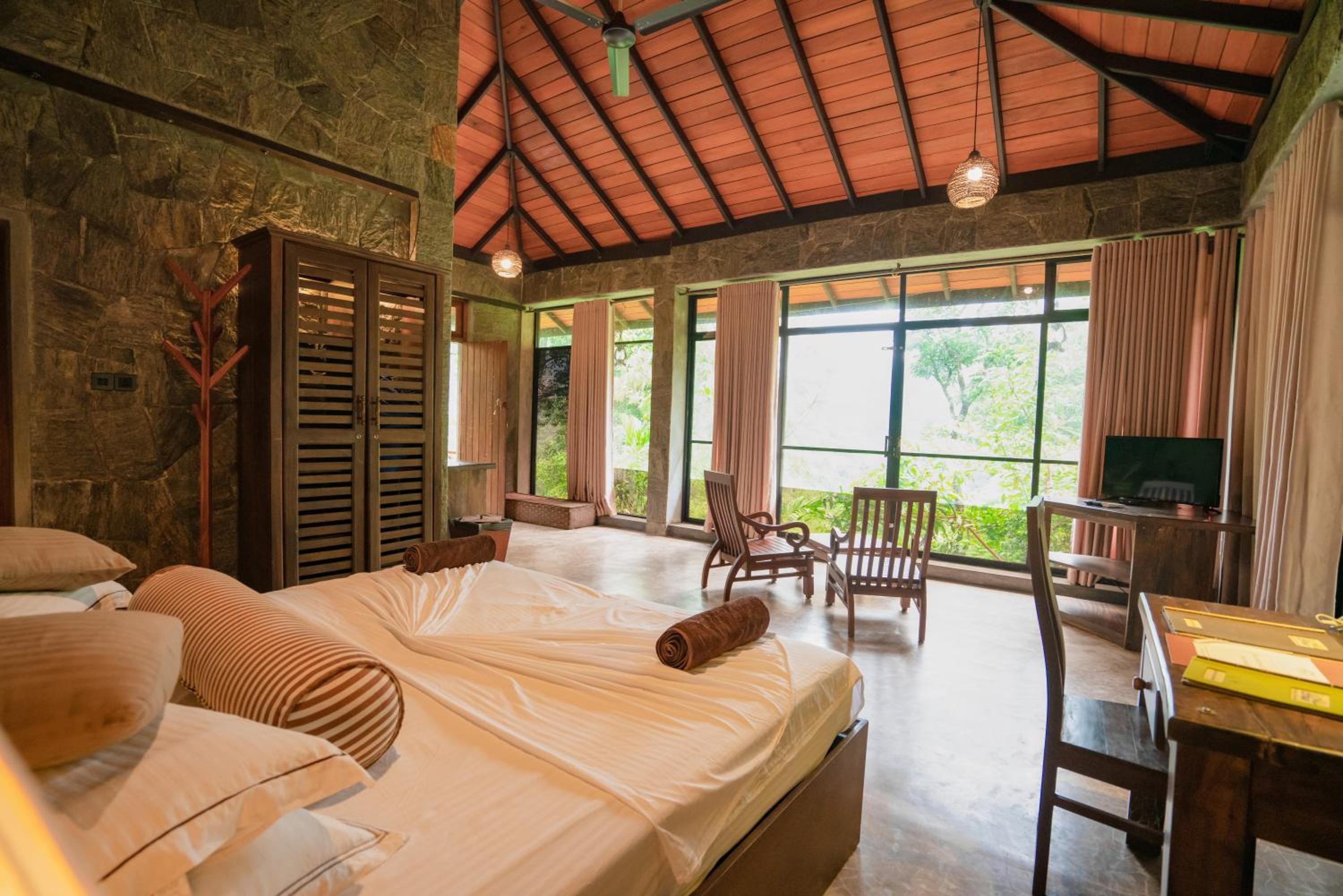 Deluxe Double or Twin Room with River View photo 2