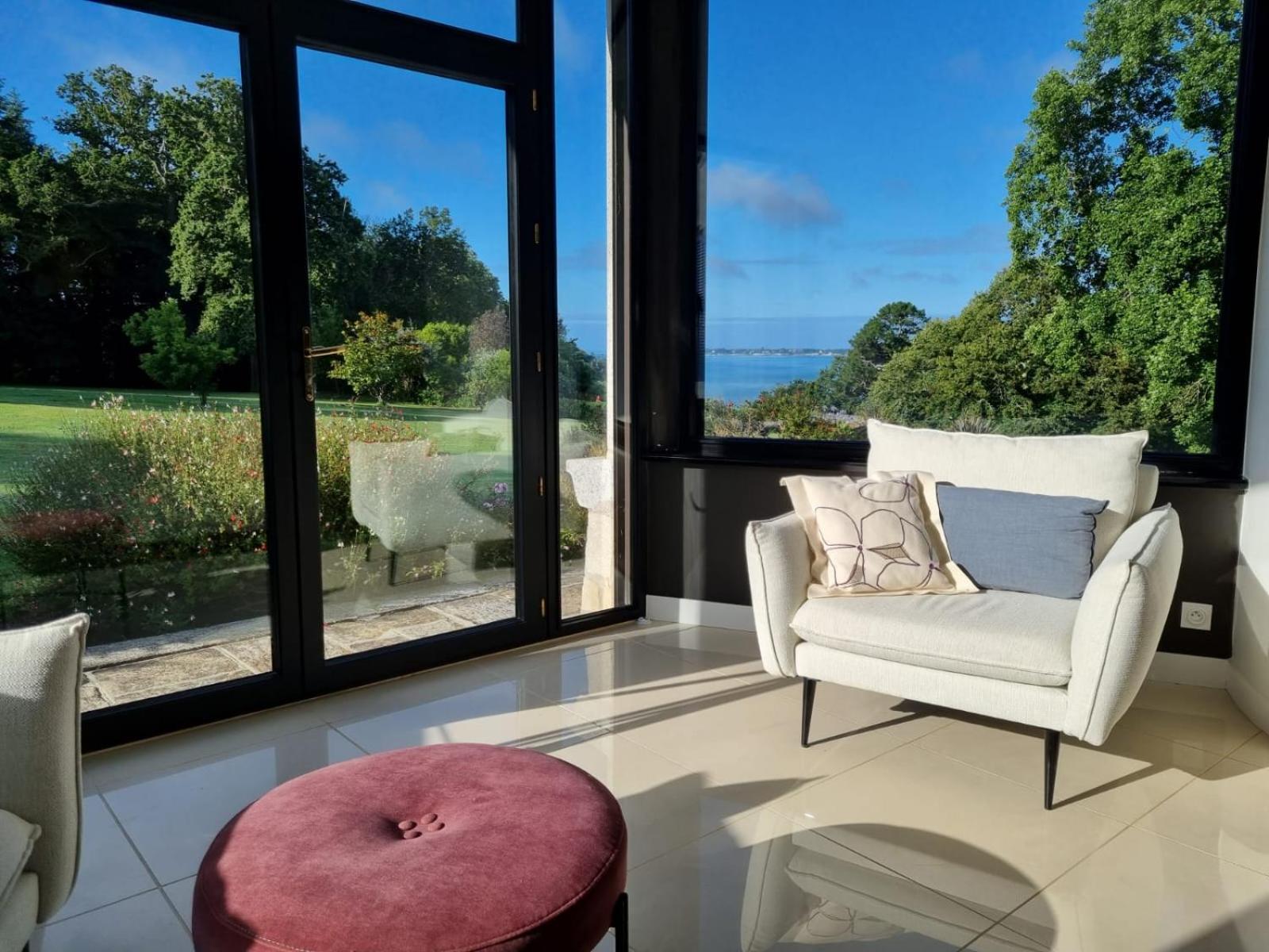 Apartment with Sea View and Spa Access ( 4 Adults)