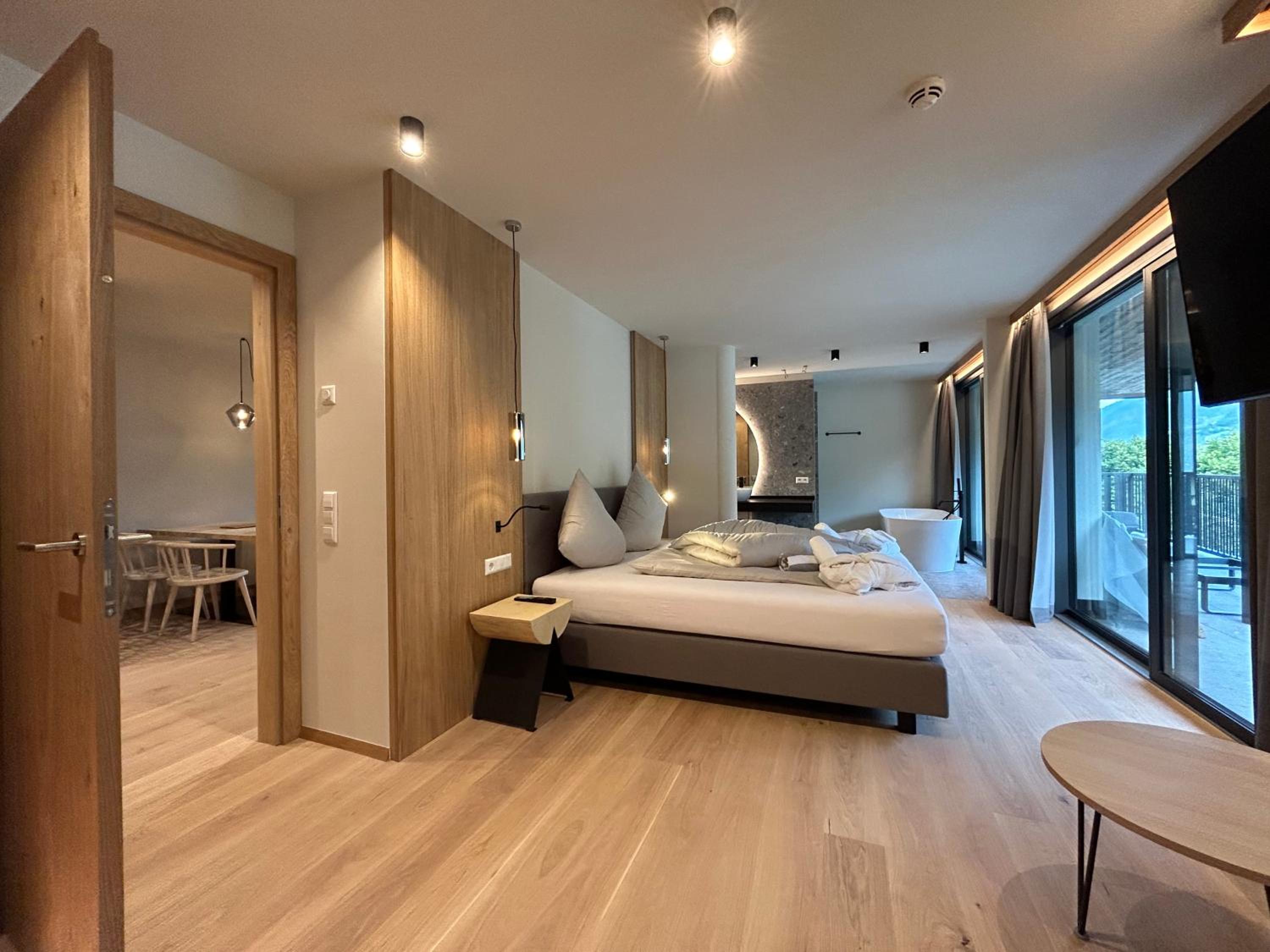 Suite with Hot Tub