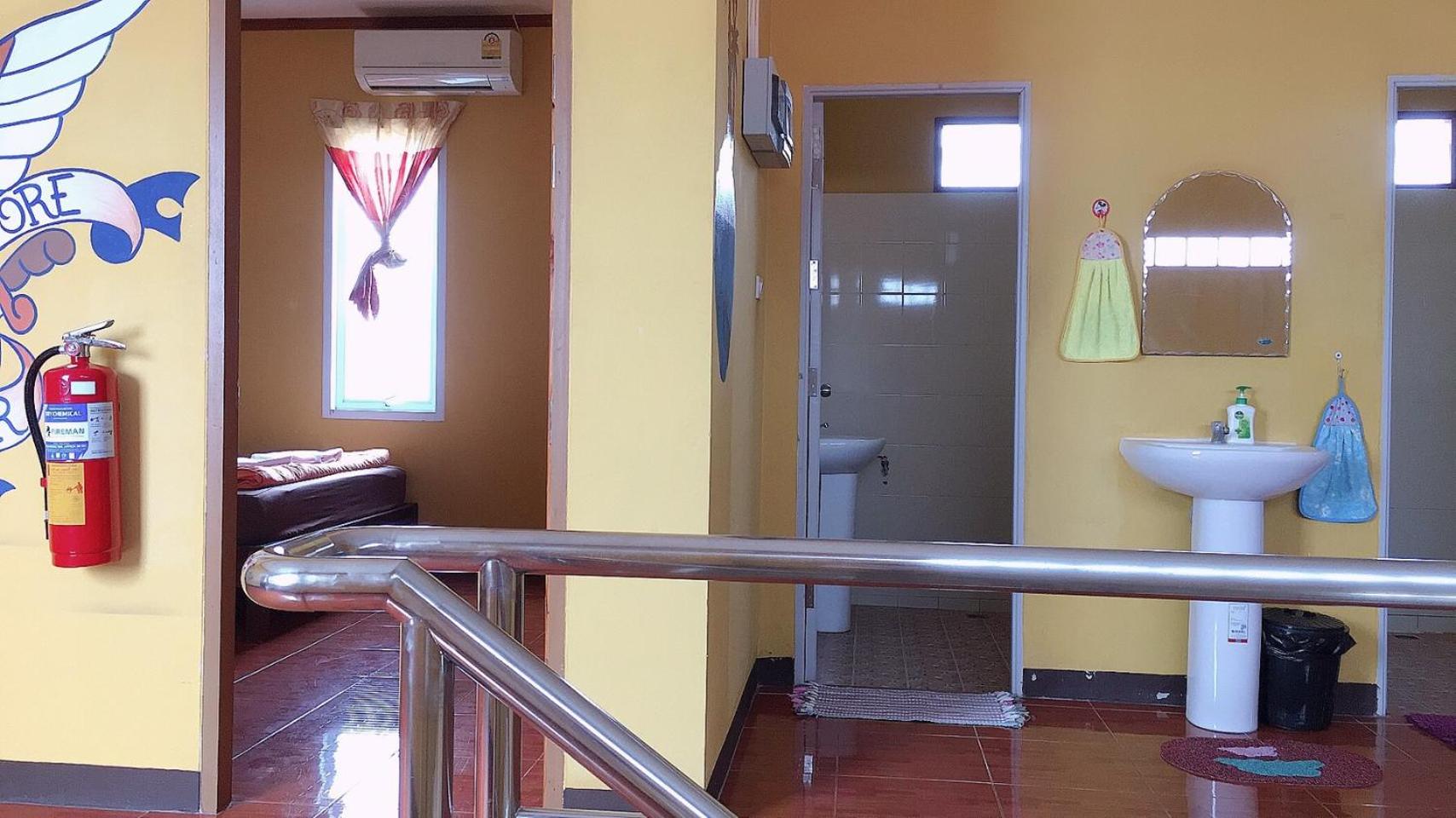 Double Room with Shared Bathroom photo 3