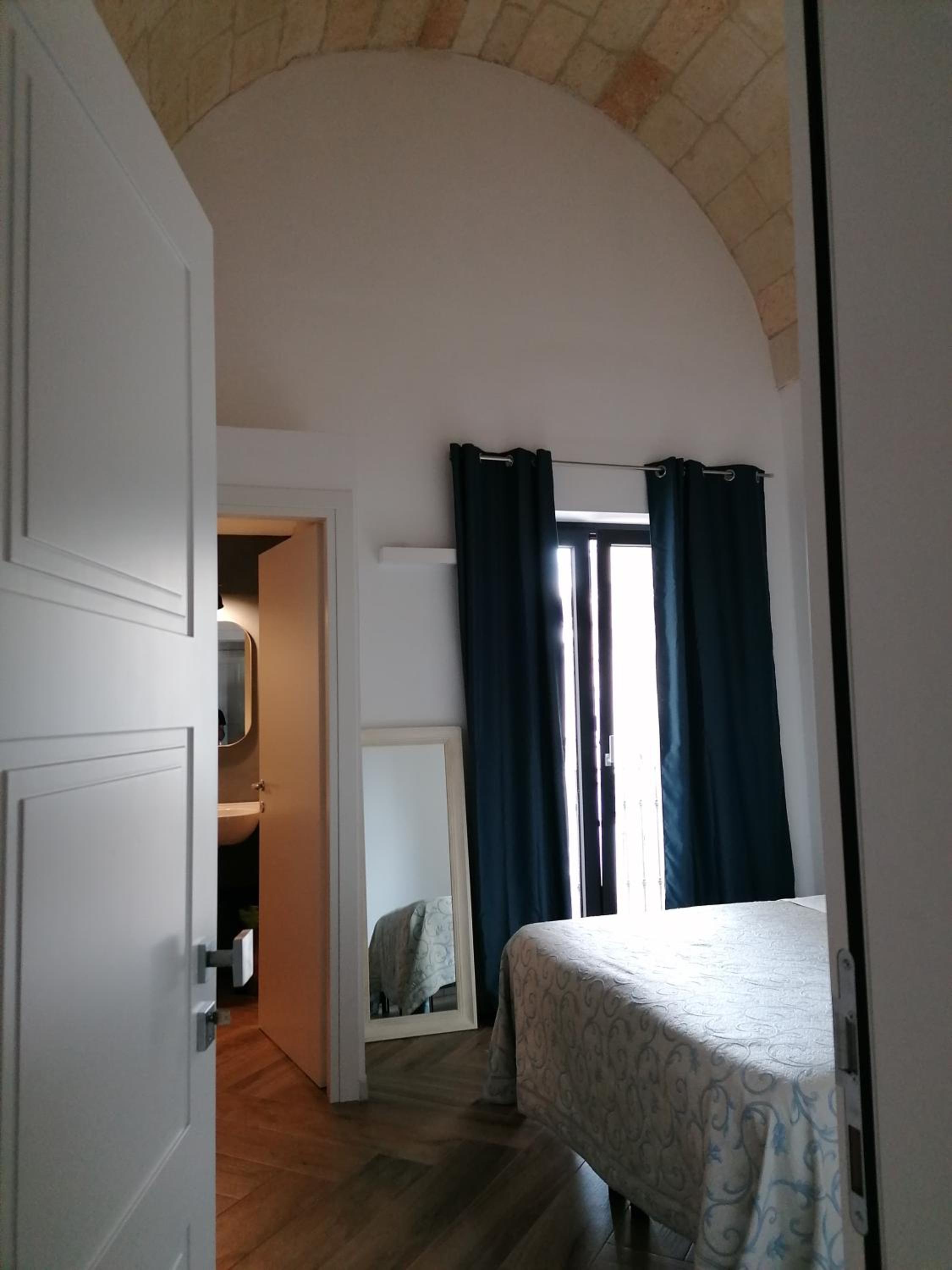 Double Room with Private Bathroom - Photo 4