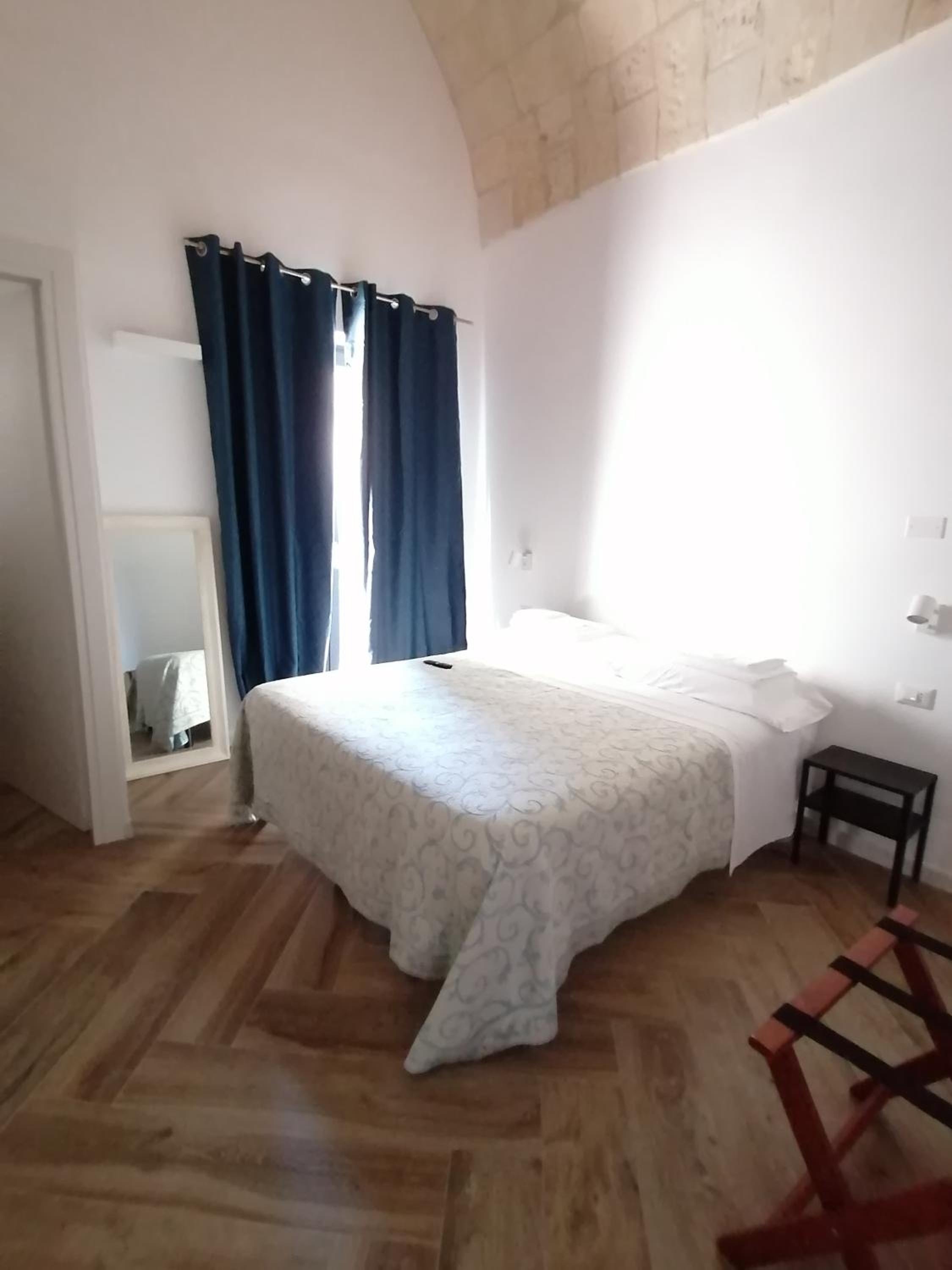 Double Room with Private Bathroom - Photo 2