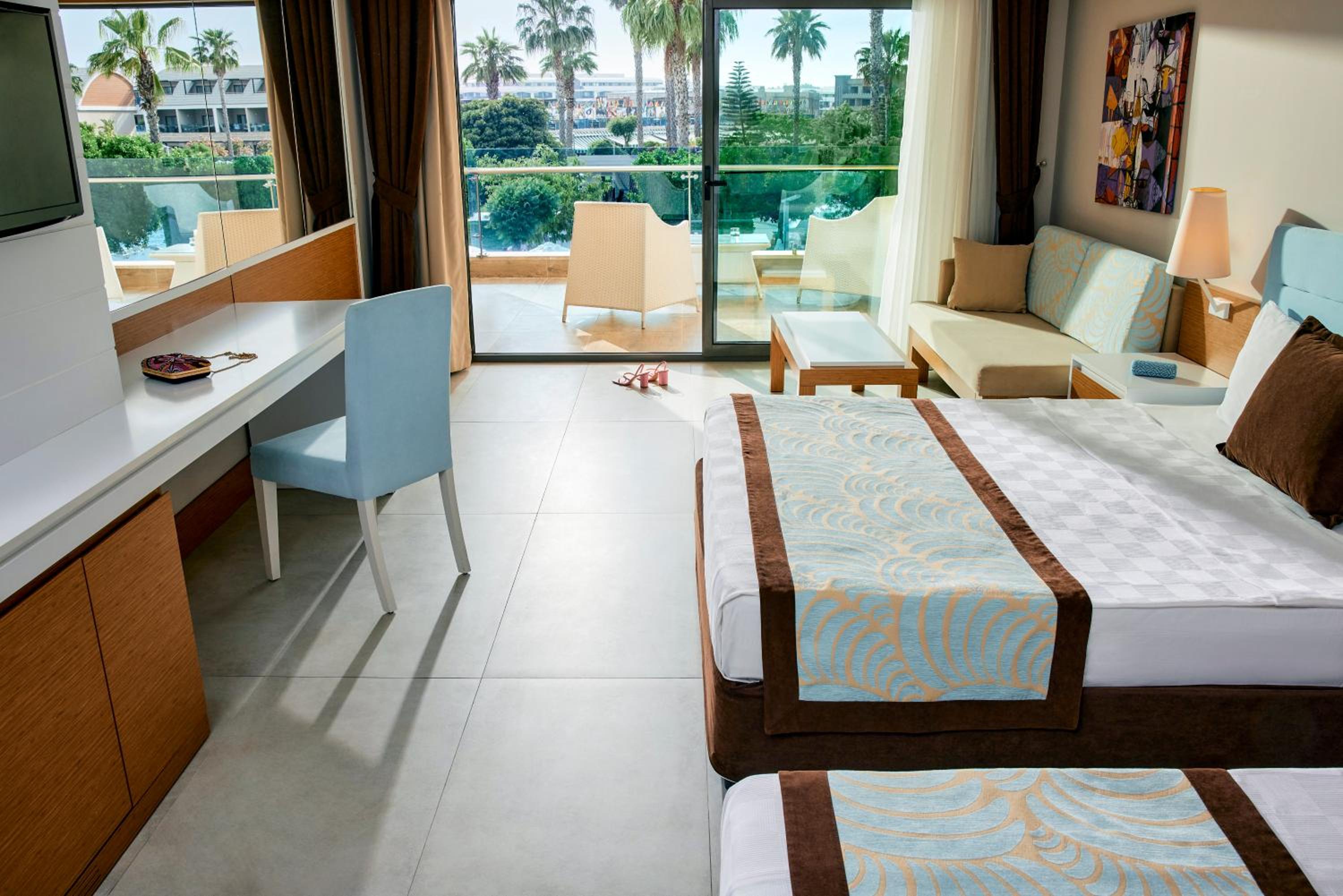 Deluxe Double or Twin Room with Pool View photo 1