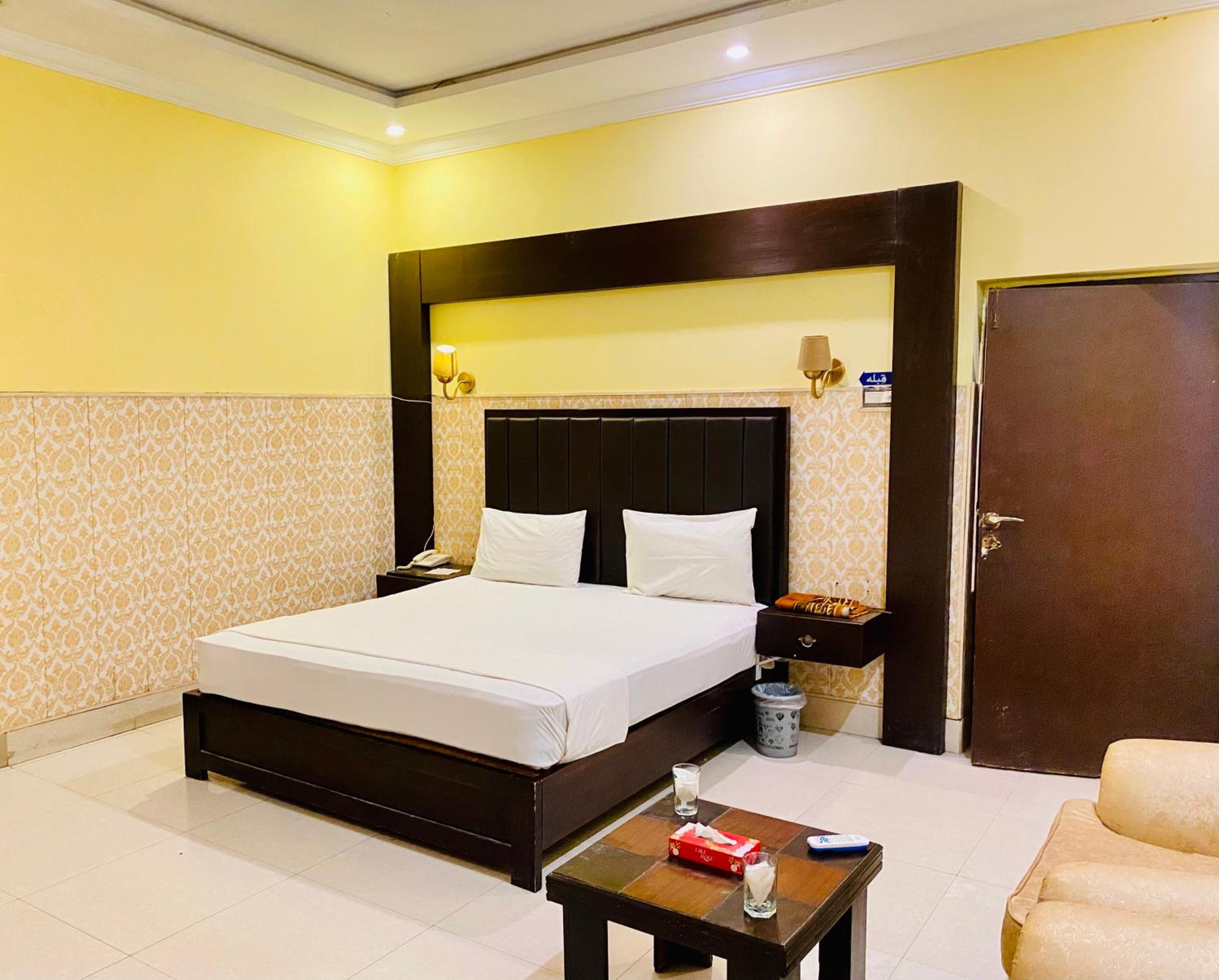 HOTEL ROYAL ONE