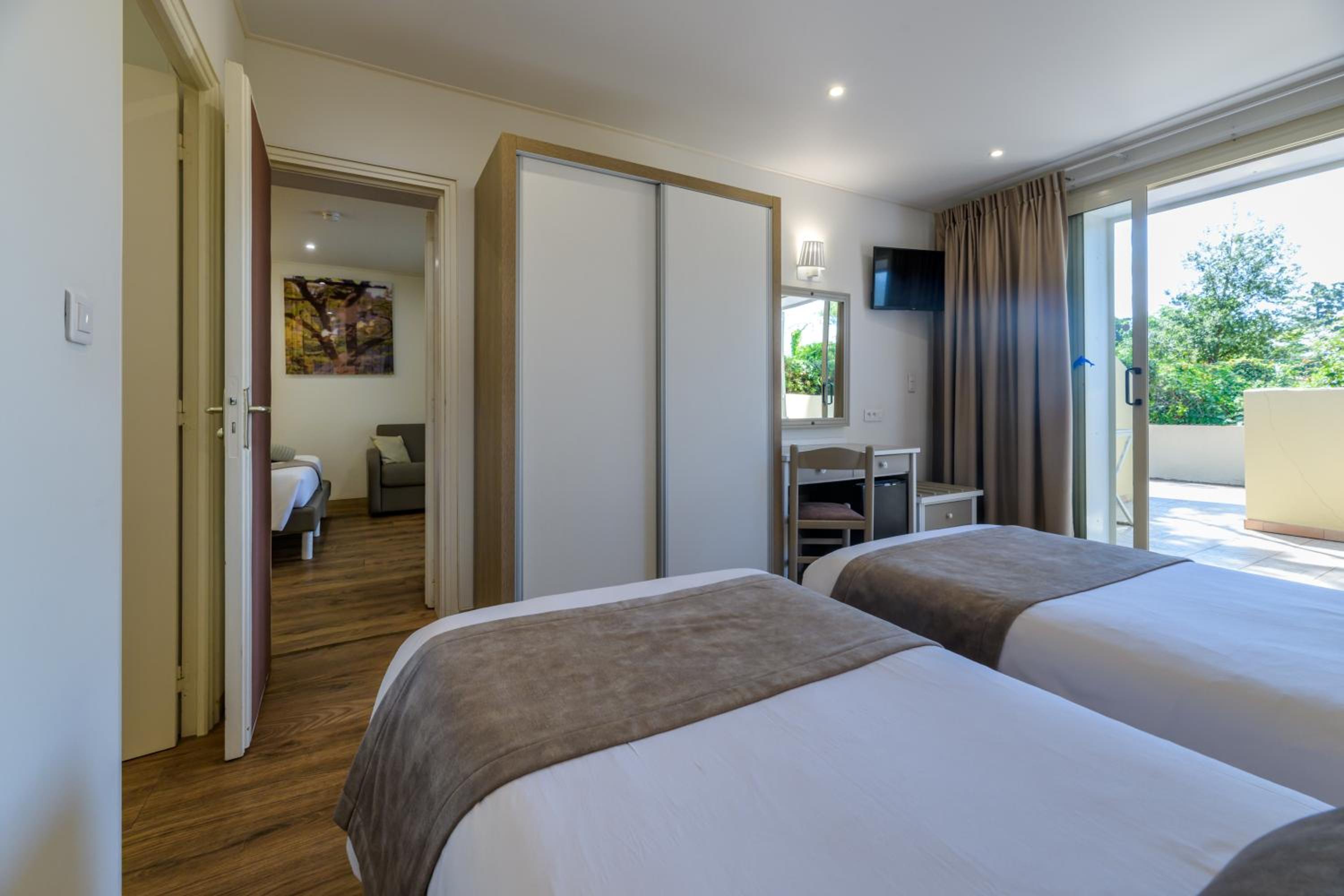 Twin Room - Photo 3