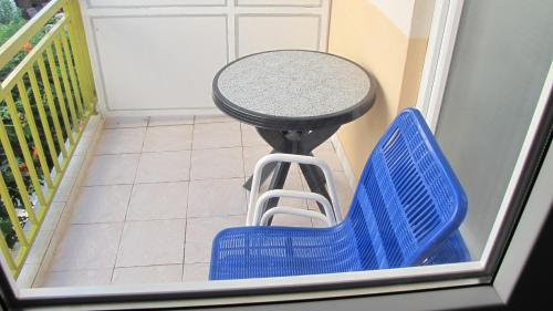 One-Bedroom Apartment with Balcony photo 3