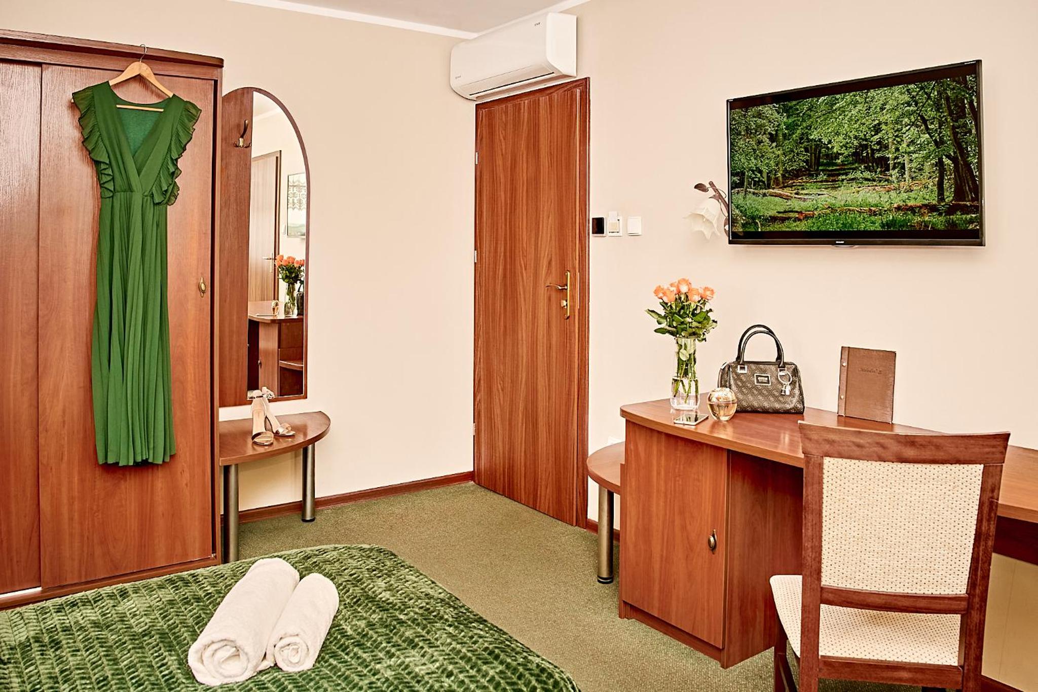 Standard Twin Room - Photo 1