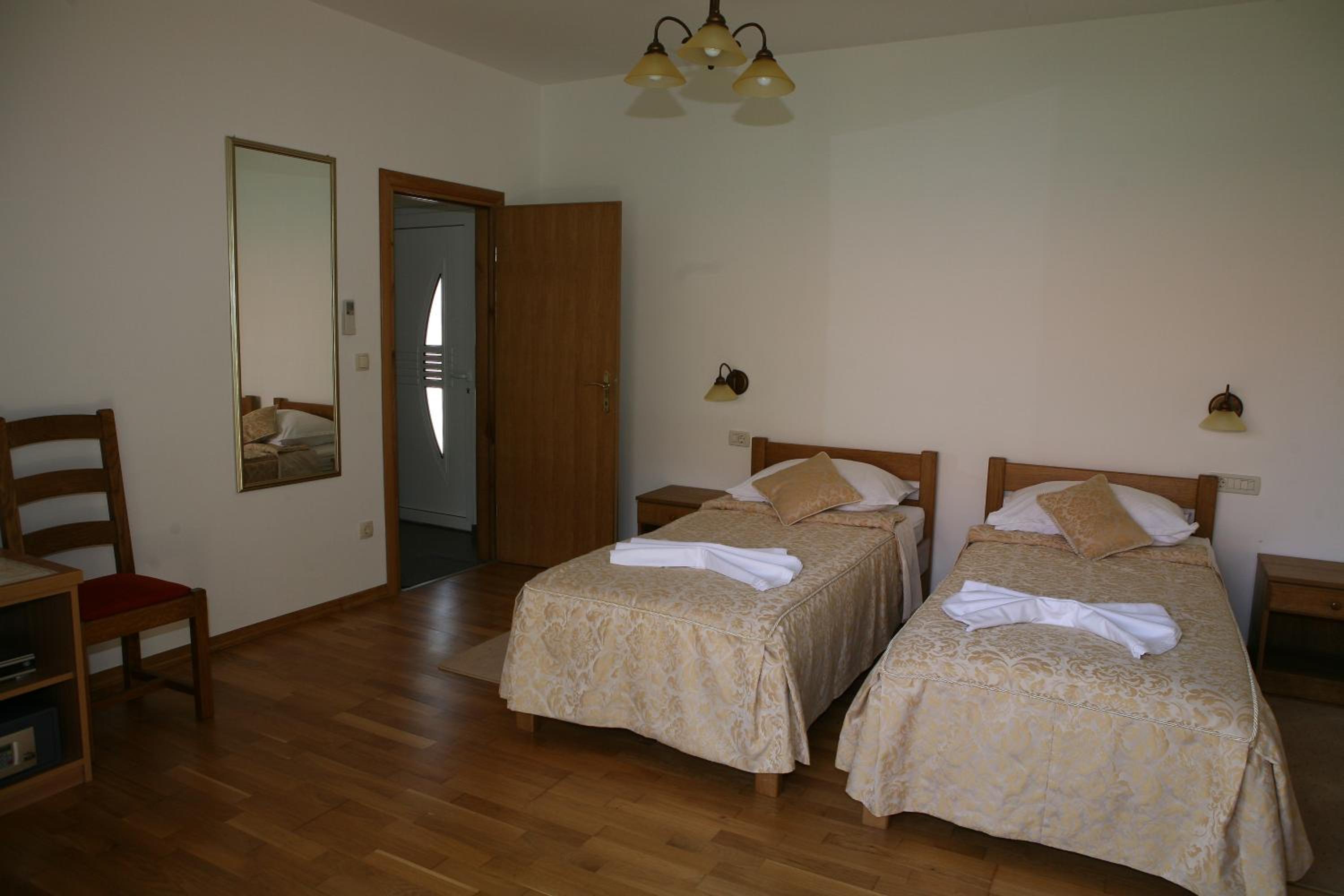 Classic Twin Room - Ground Floor
