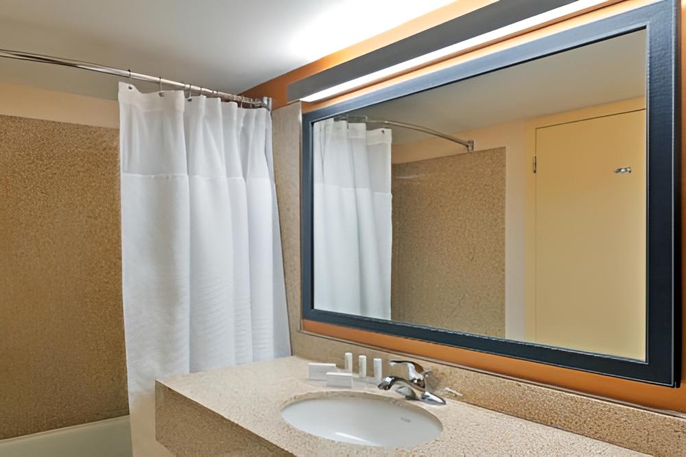 Double Room with Two Double Beds and Mountain View photo 3
