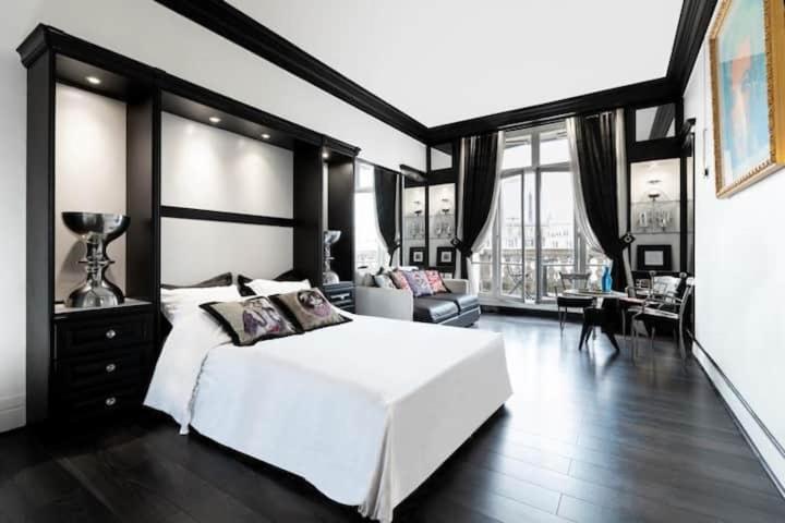 Deluxe Suite with Spa Bath photo 2