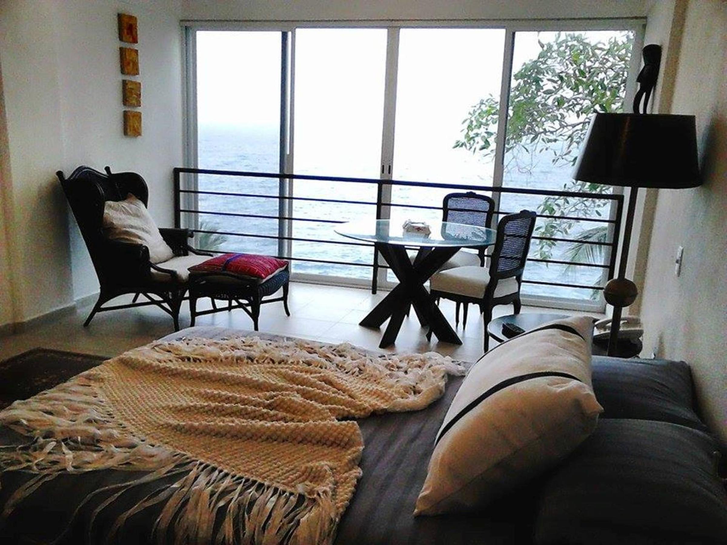 Double Room with Two Double Beds with Private Bathroom - Sea View photo 2
