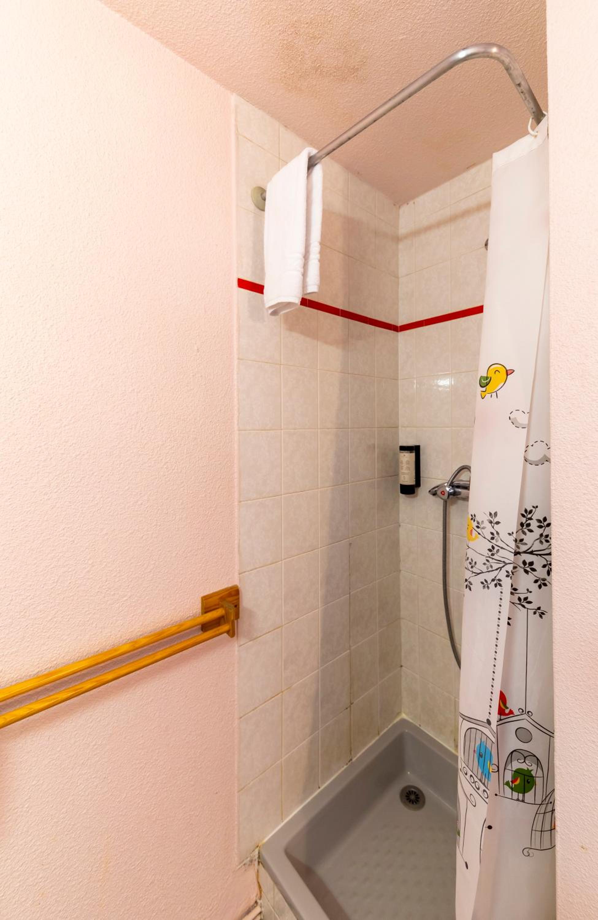Double or Twin Room with Private Bathroom photo 3