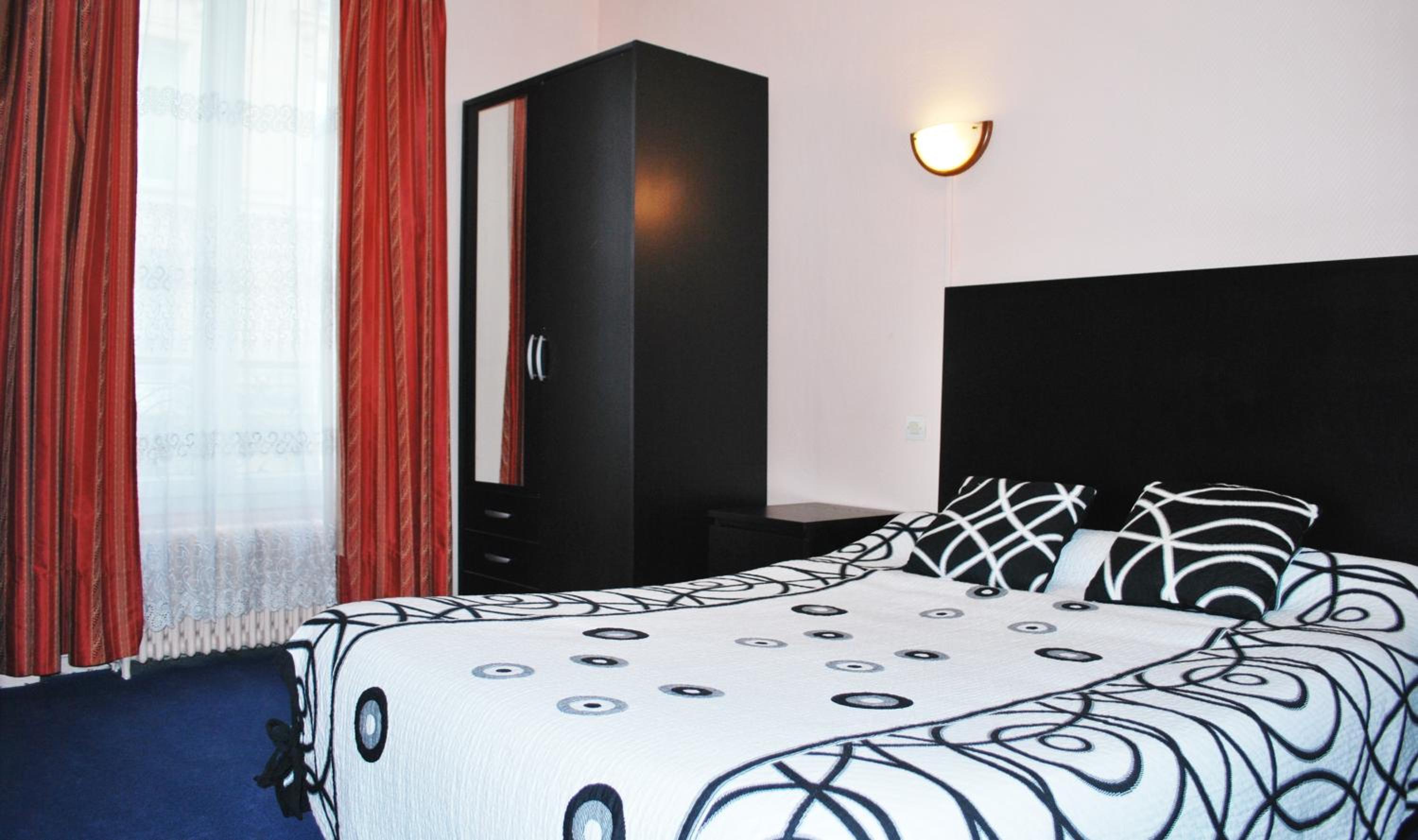 Double Room with Private Bathroom photo 3