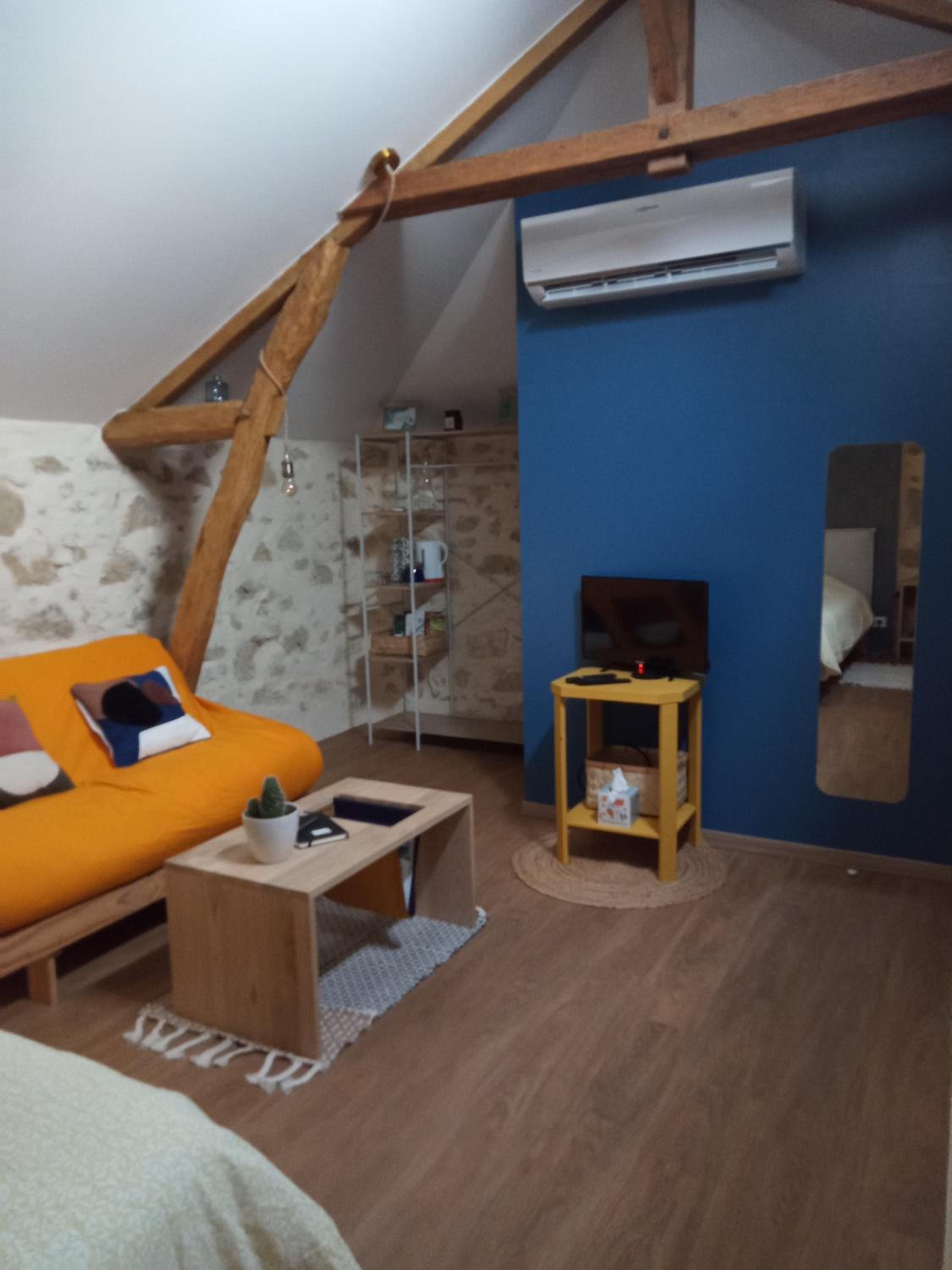 Family Room with Private Bathroom - Photo 6