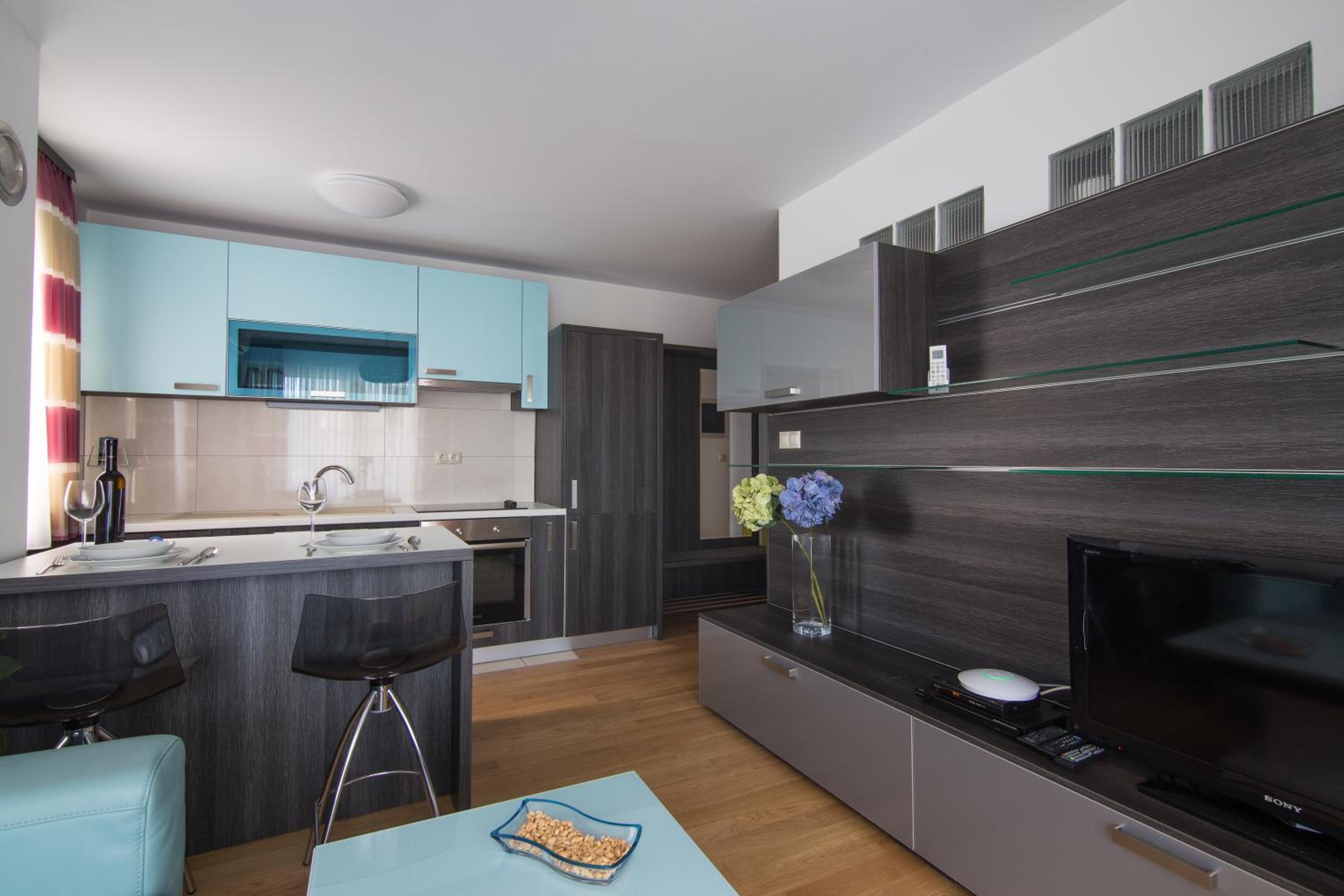 One-Bedroom Apartment with Balcony and Sea View (2 Adults)