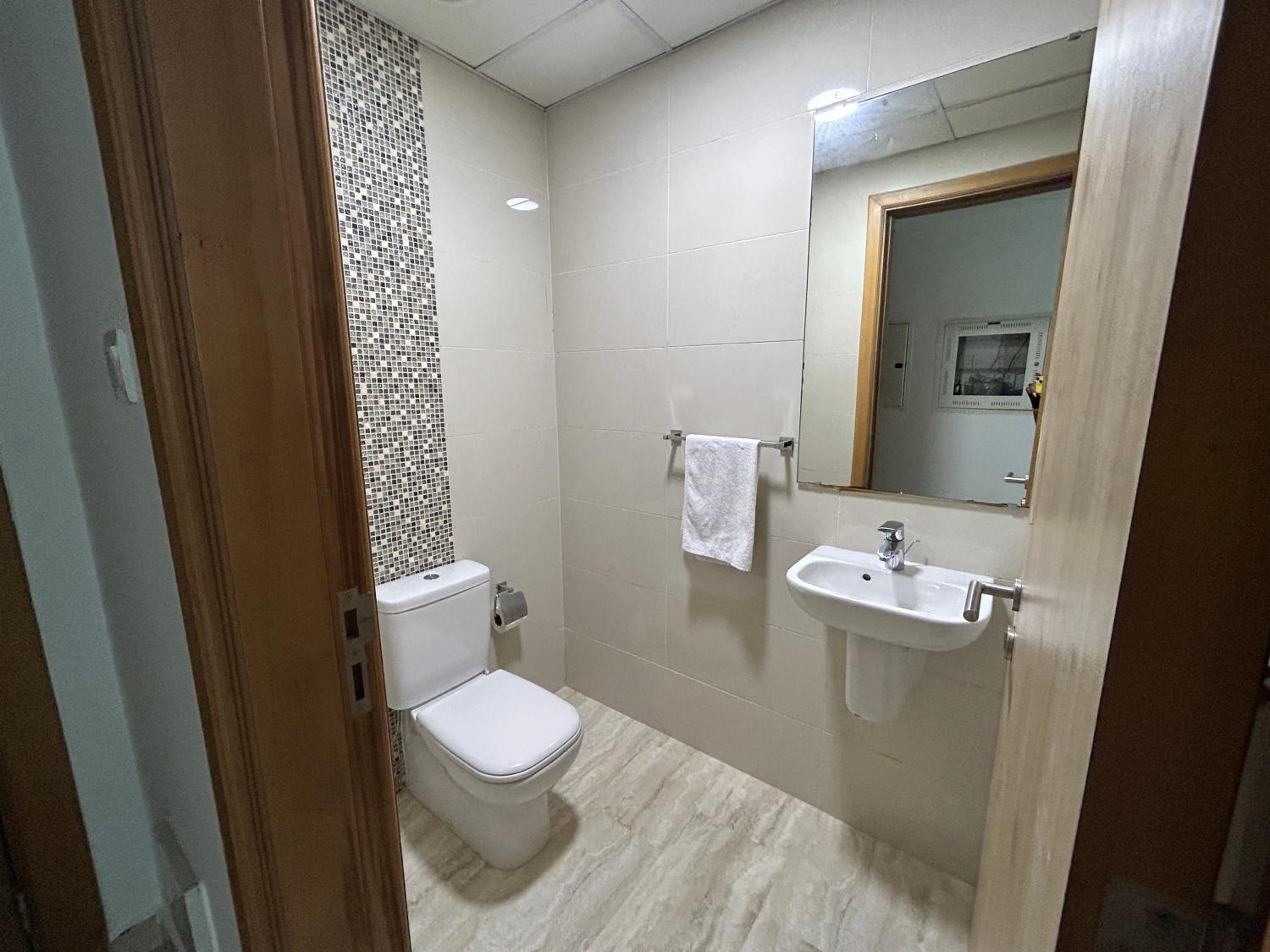 One bedroom with corner city view photo 3