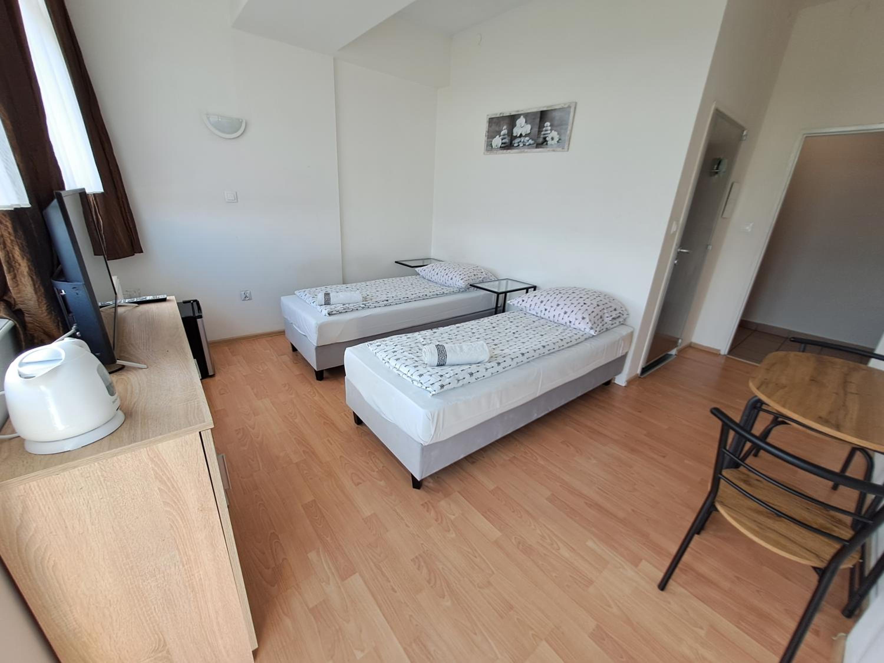 Deluxe Double or Twin Room with Balcony - Photo 4