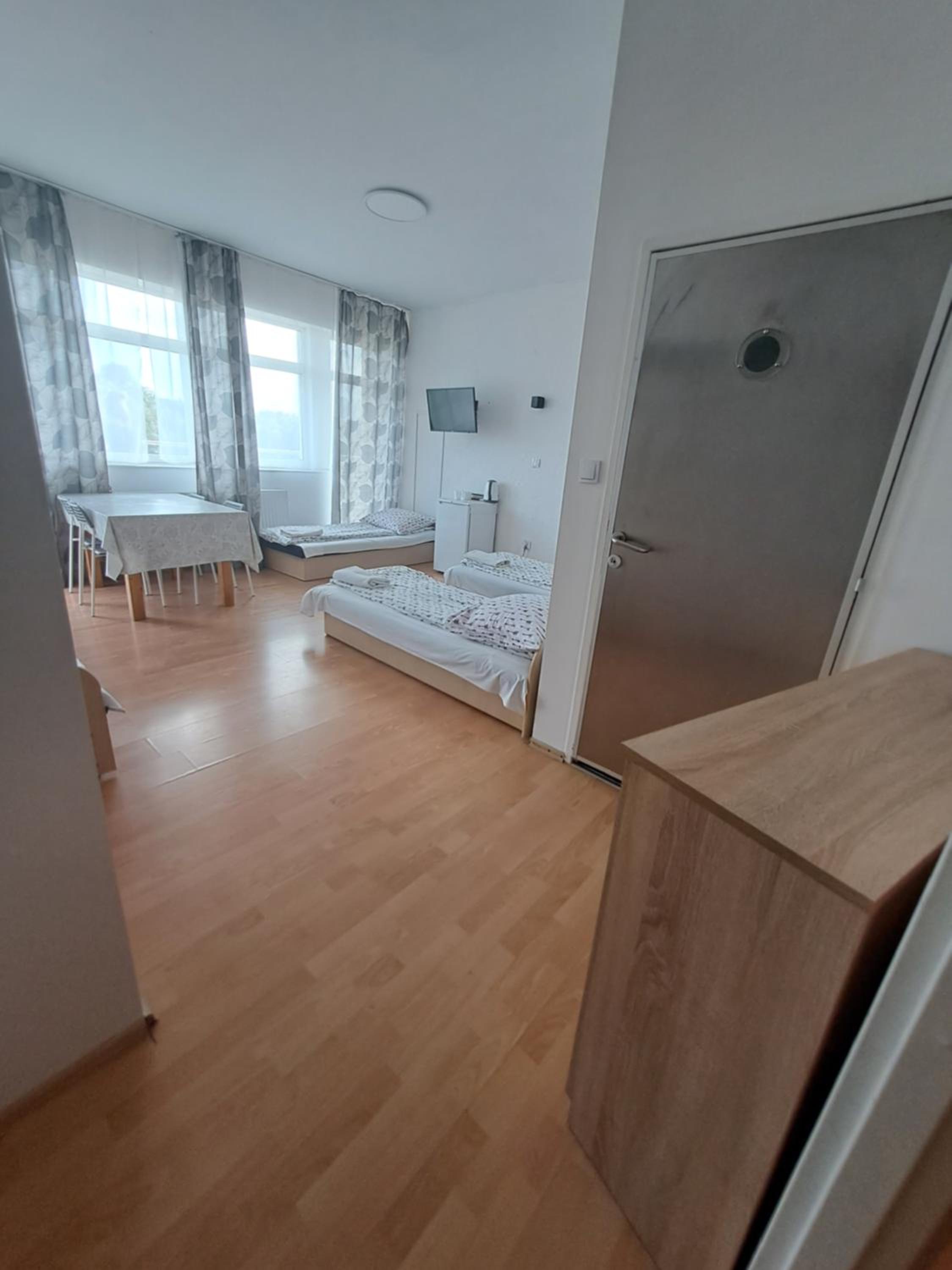 Economy Quadruple Room - Photo 3