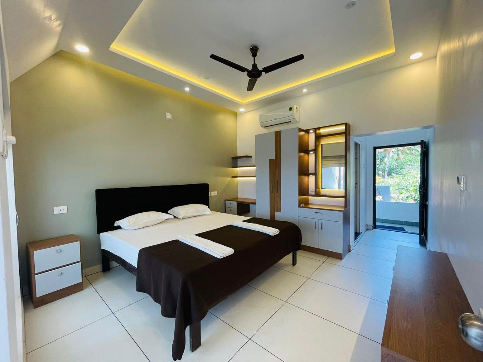 Family Room with Sea View - Photo 1
