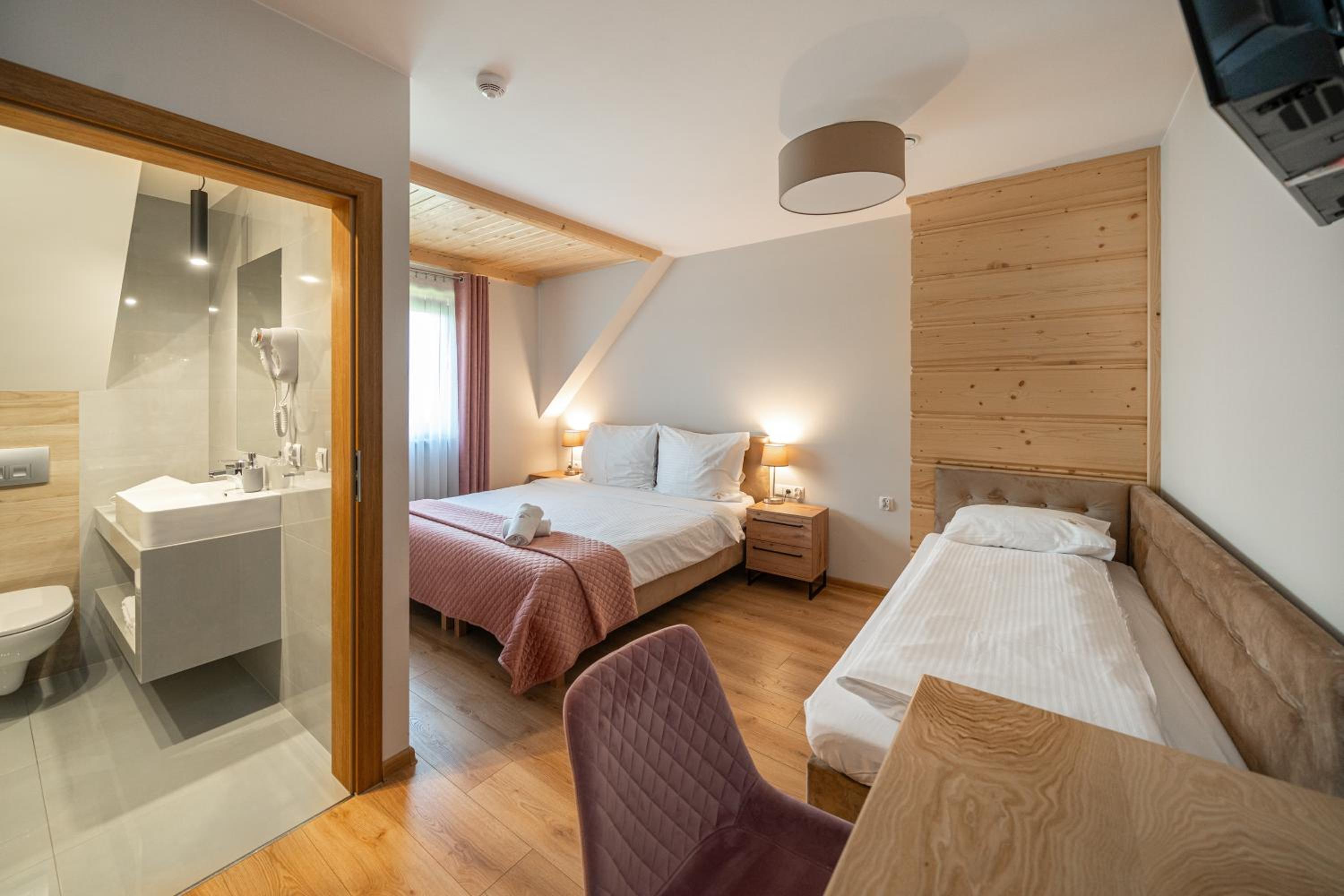 Comfort Triple Room with Shower photo 1