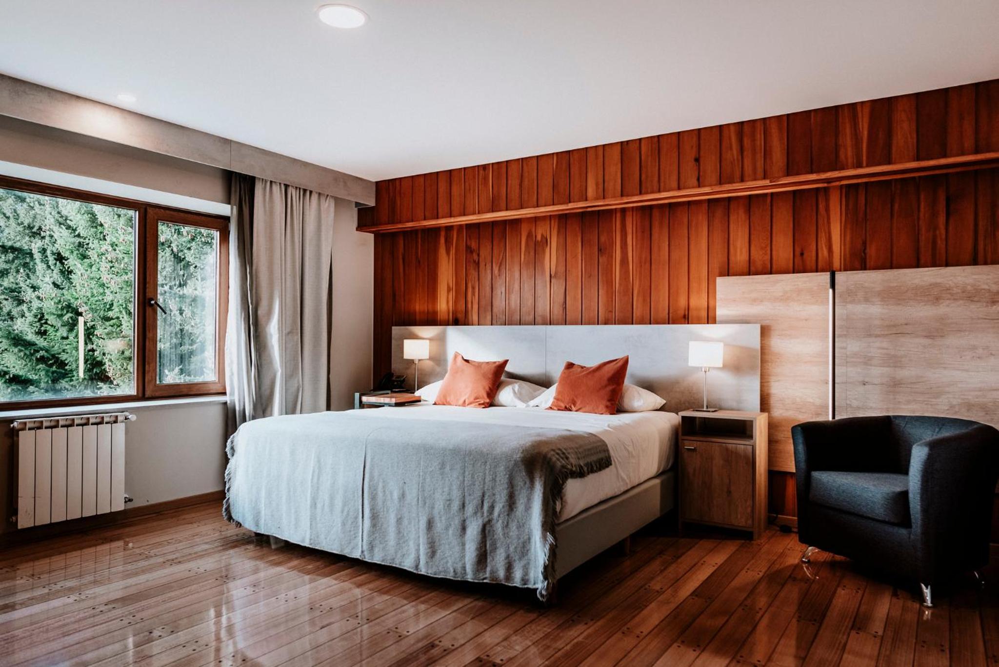 Suite with Lake View
