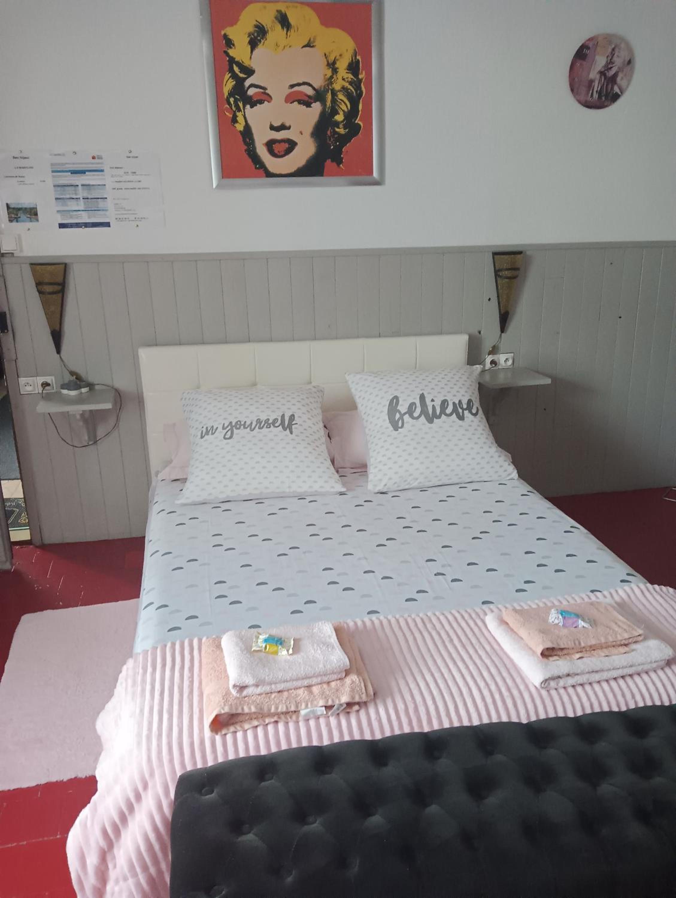 Standard Double Room - Photo 3