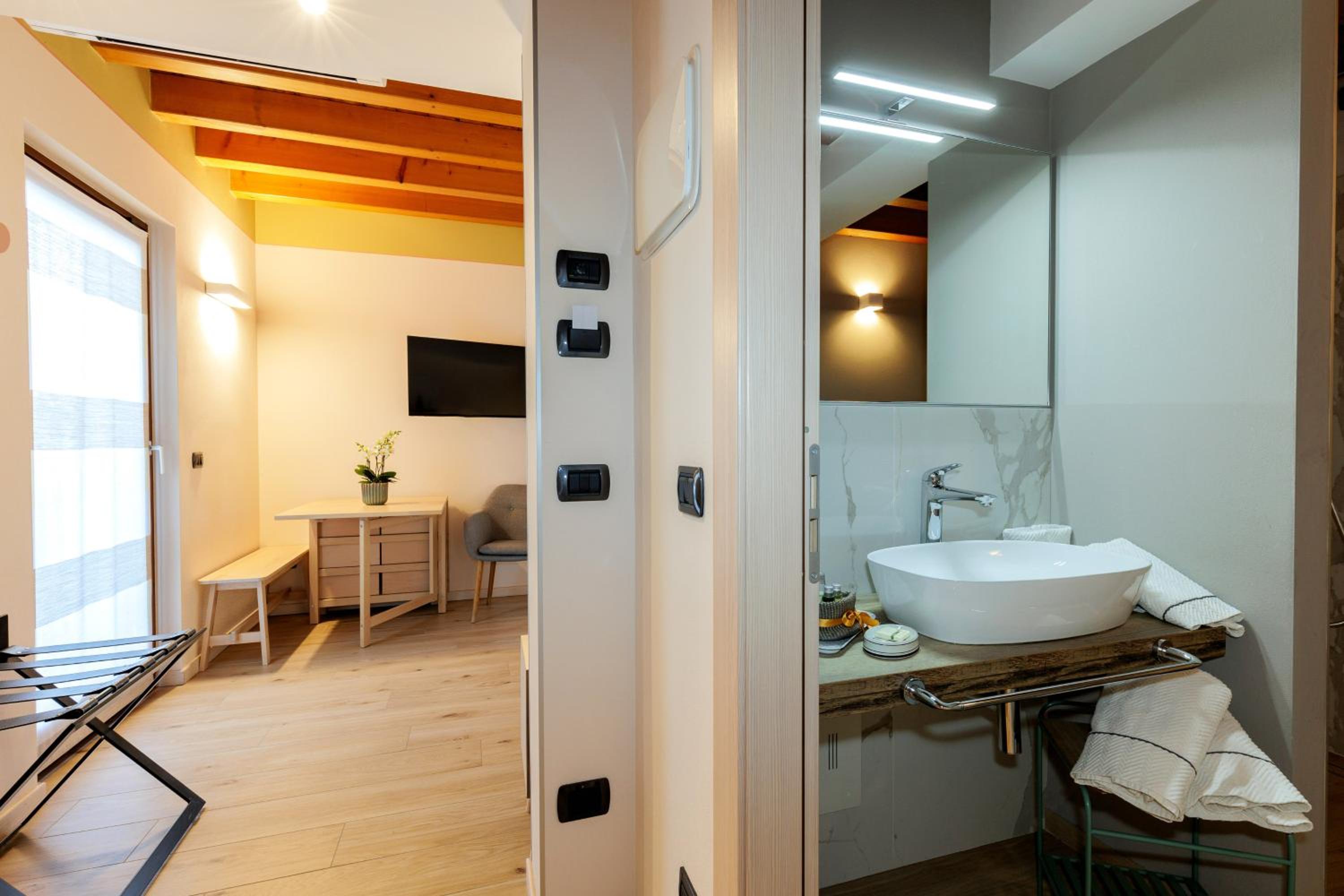 Double or Twin Room with Terrace photo 3