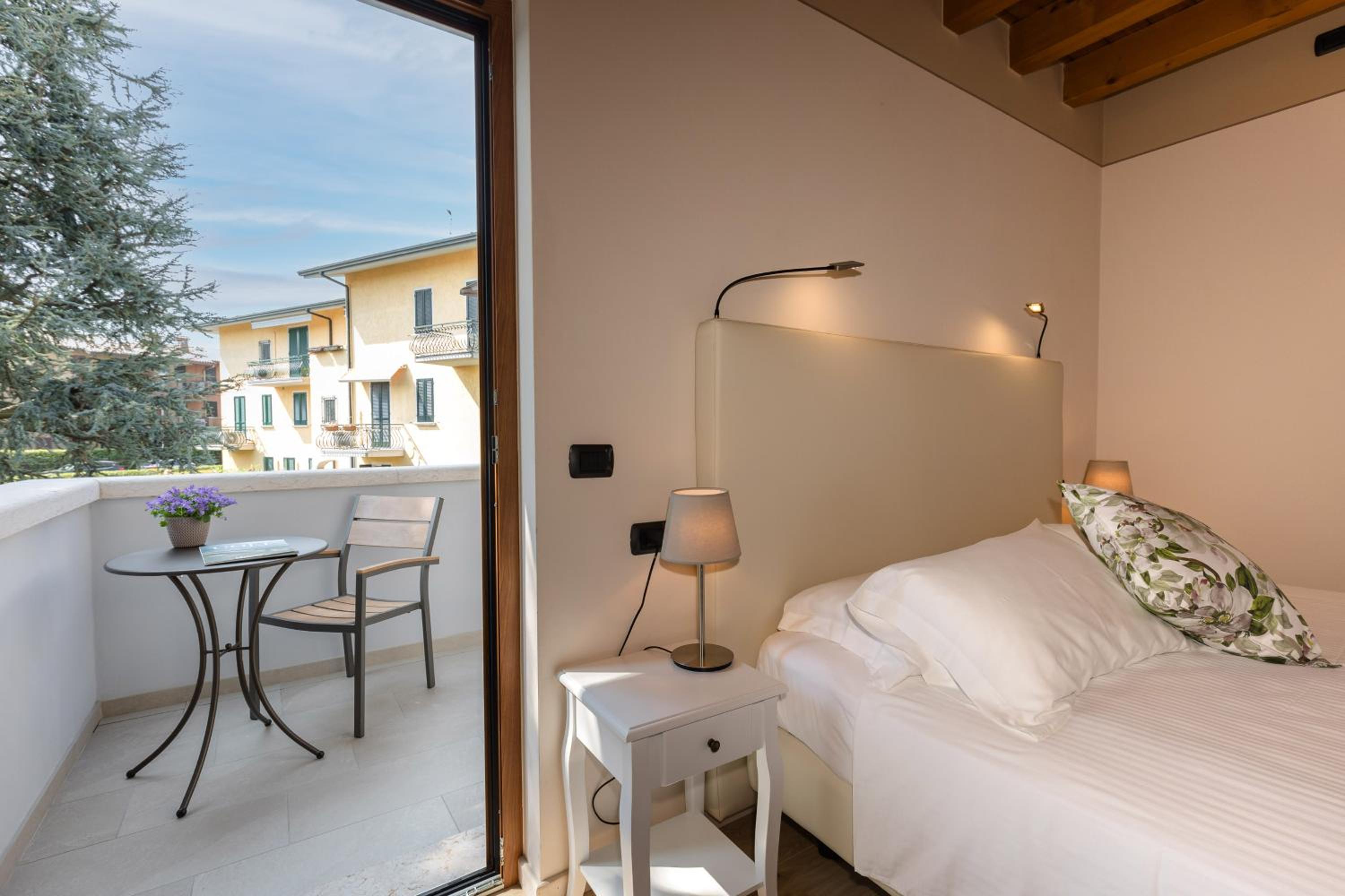 Double or Twin Room with Terrace photo 3