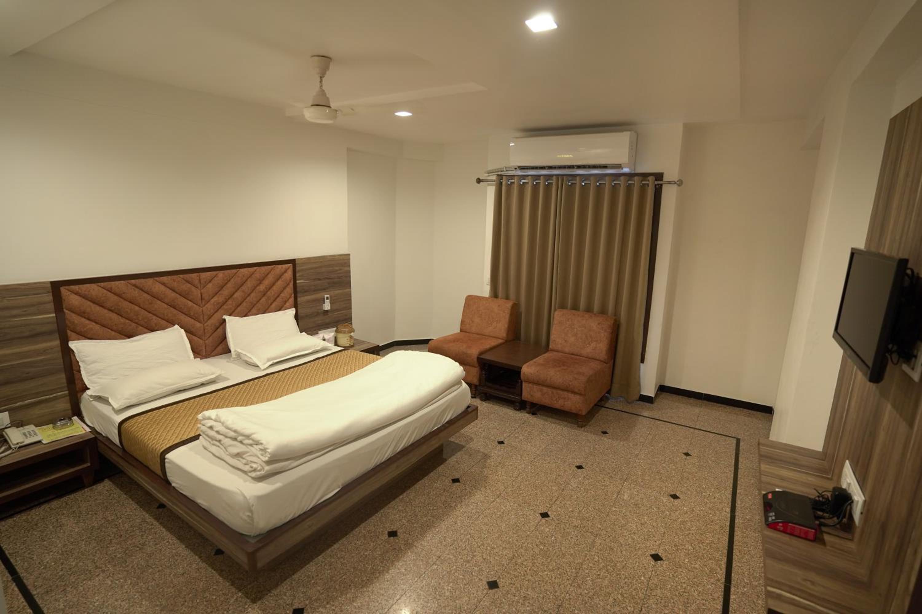 Deluxe Room - Indian nationals only photo 3