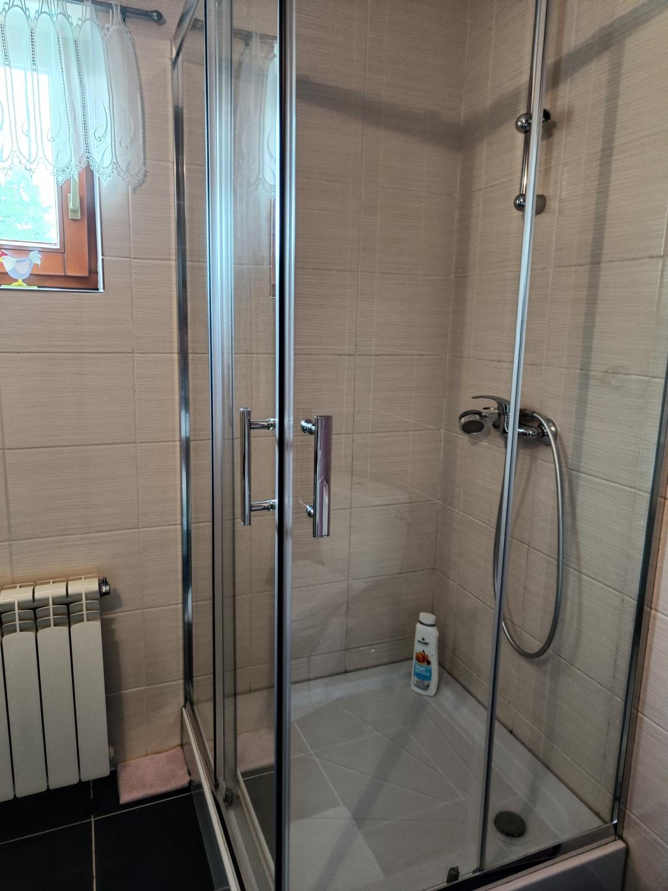 Quadruple Room with Private Bathroom - Photo 5