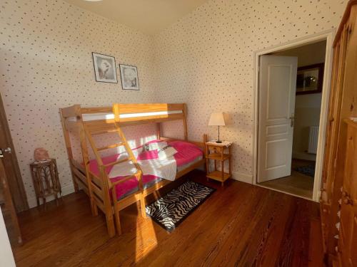 Family Room with Private Bathroom photo 2
