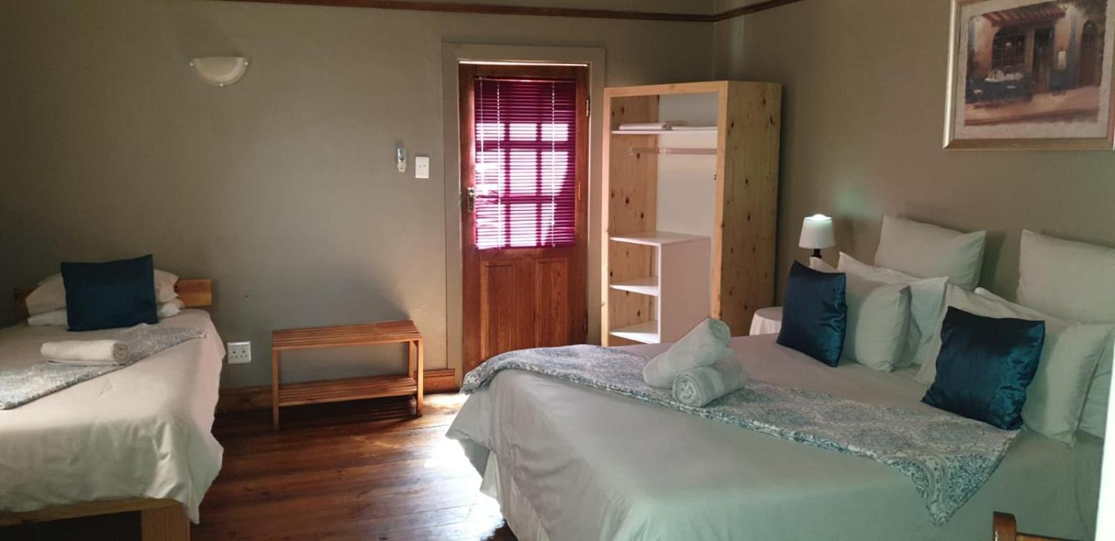 Family Room with Private Bathroom photo 2