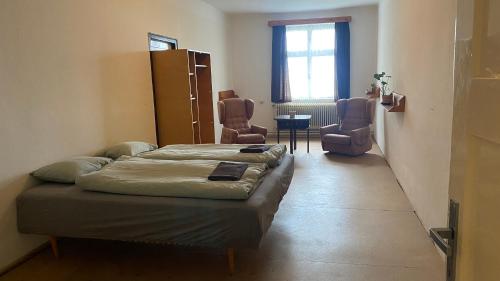 Double Room with Shared Bathroom photo 2