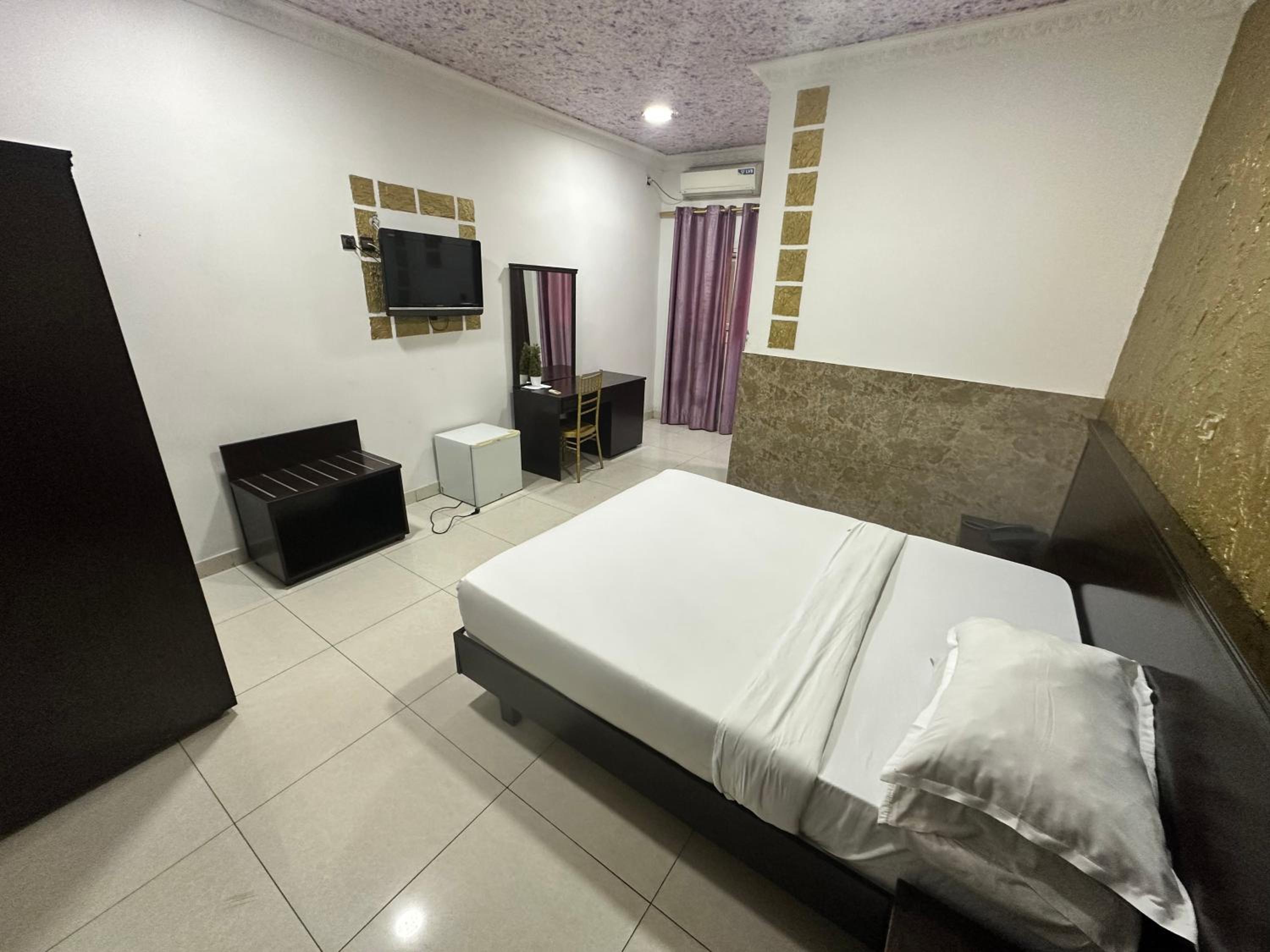 Deluxe Room (2 Adults + 1 Child) photo 3