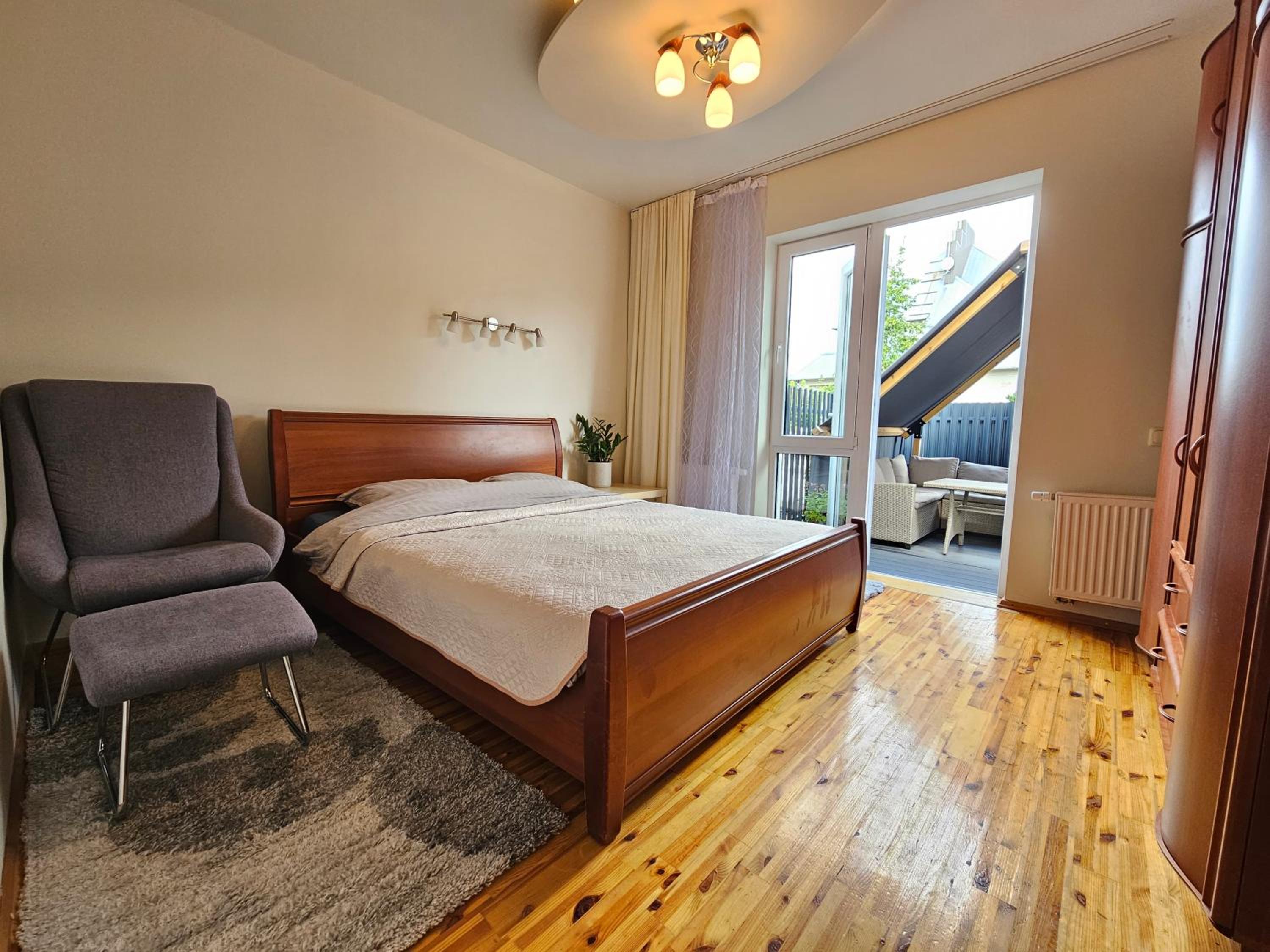 Superior One-Bedroom Apartment