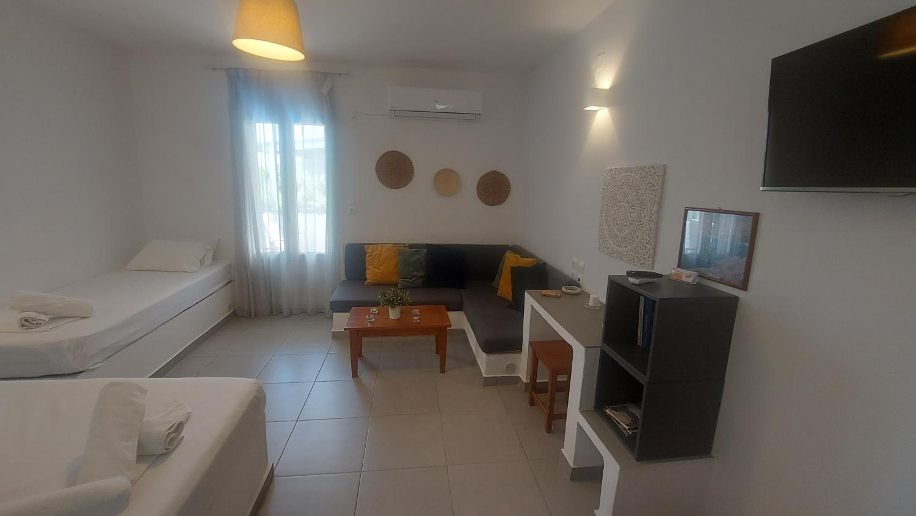Studio Apartment - Photo 20