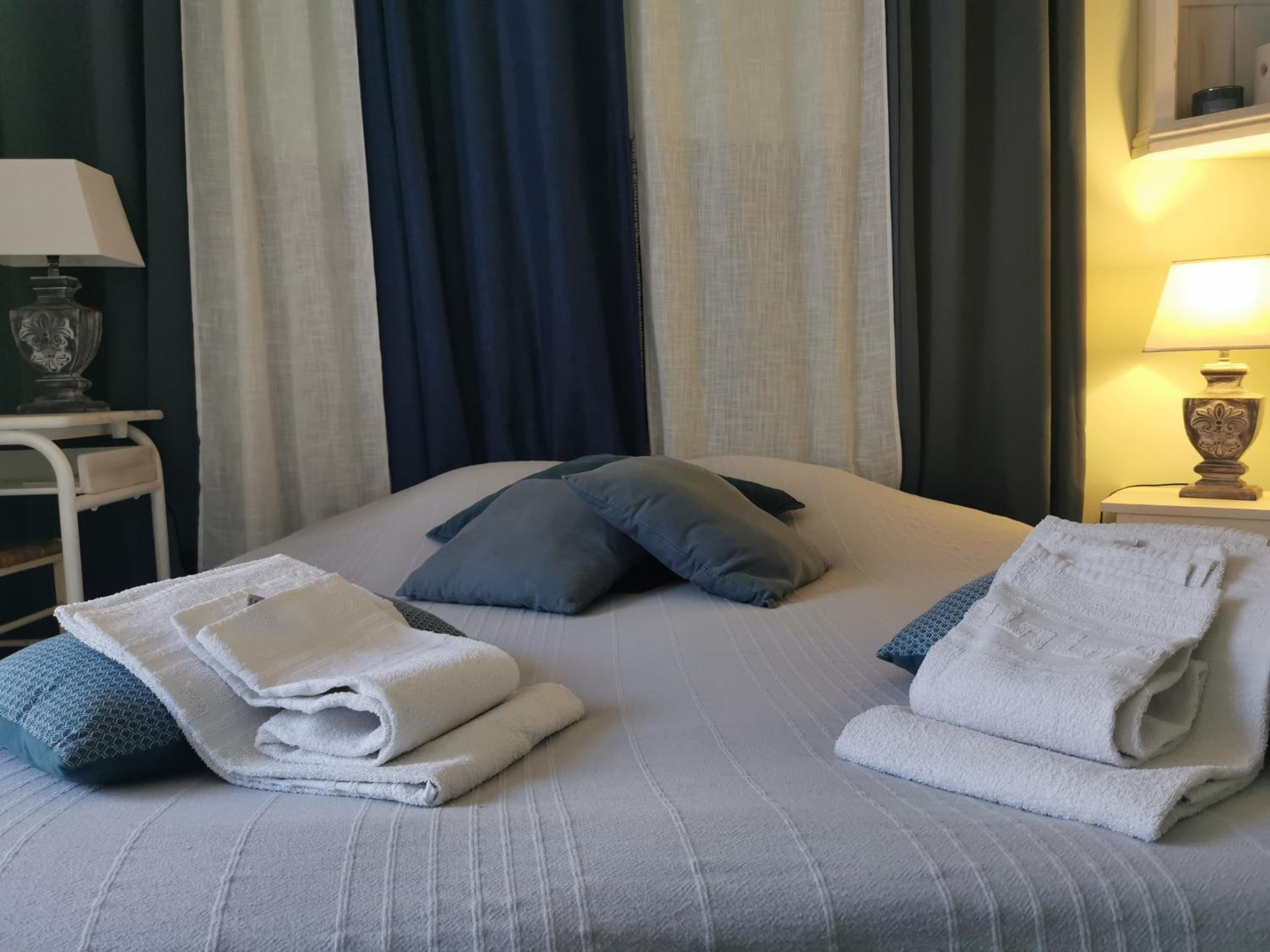 Double Room with Private External Bathroom photo 1