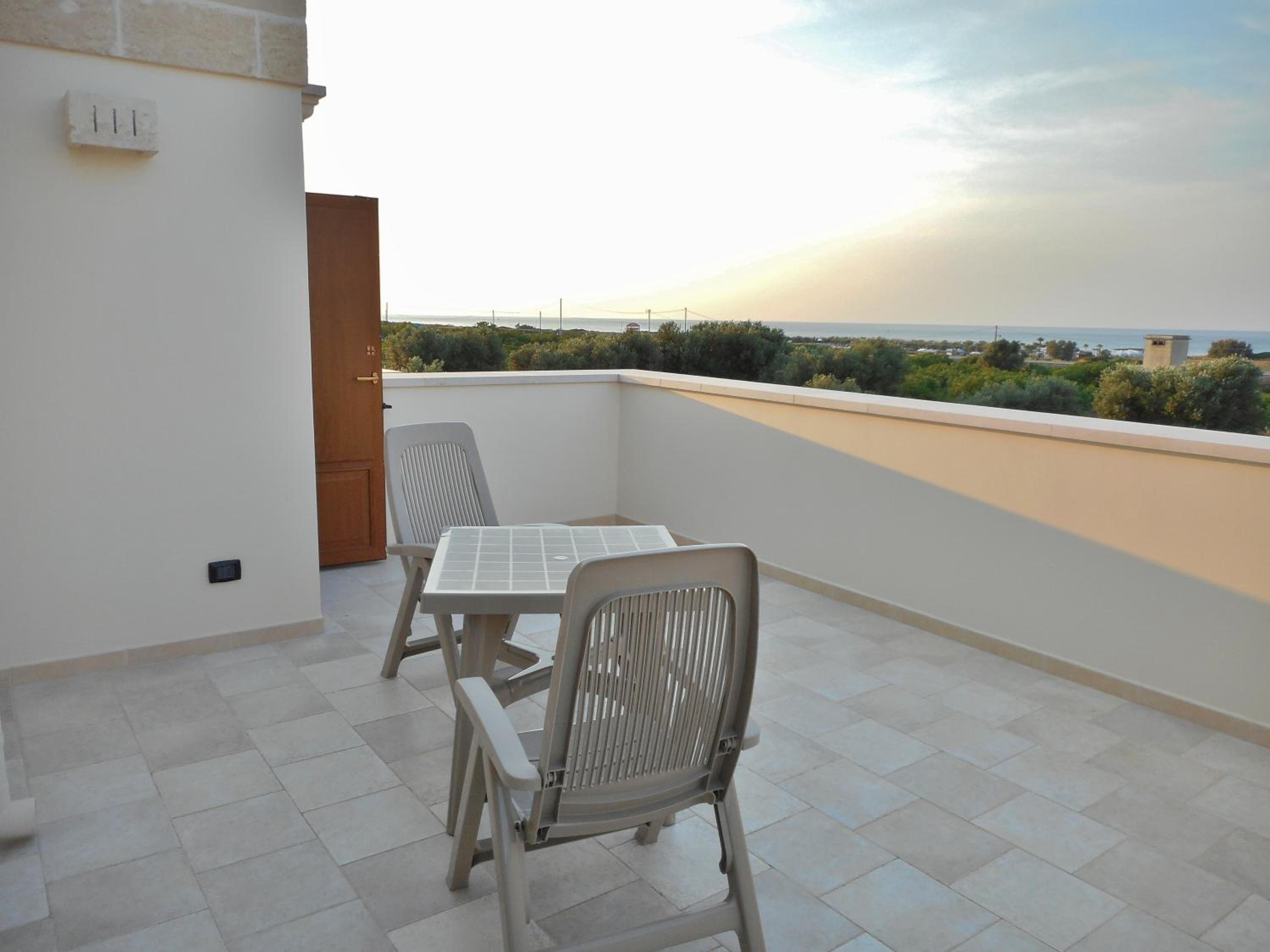 Superior Triple Room with Terrace and Sea View - Photo 4