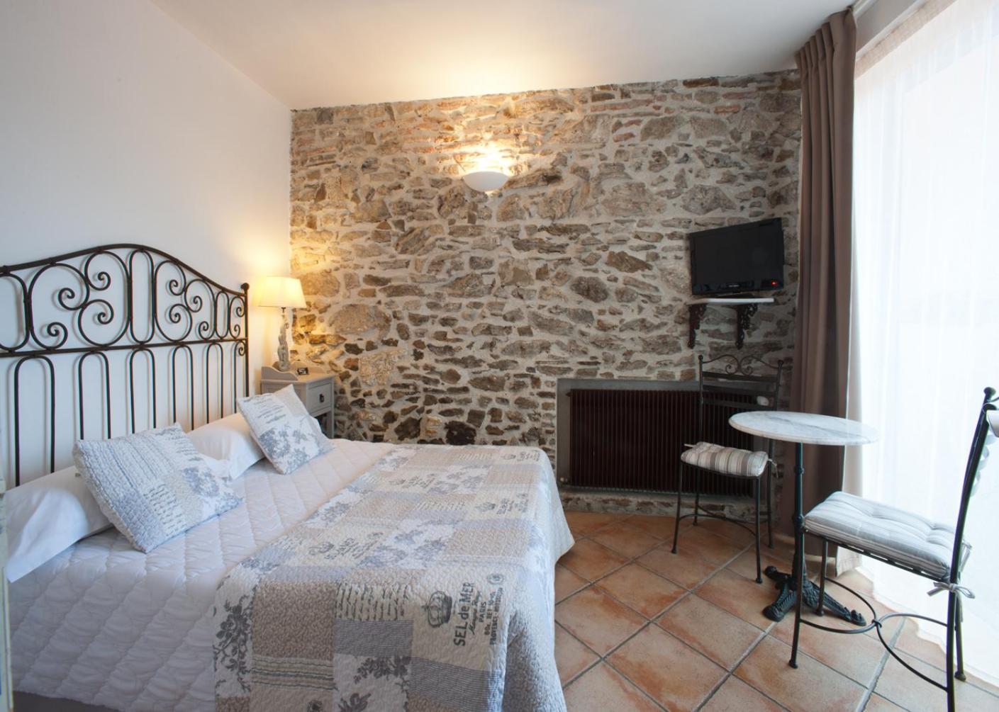 Superior Double Room with Shower and Terrace - Ground Floor