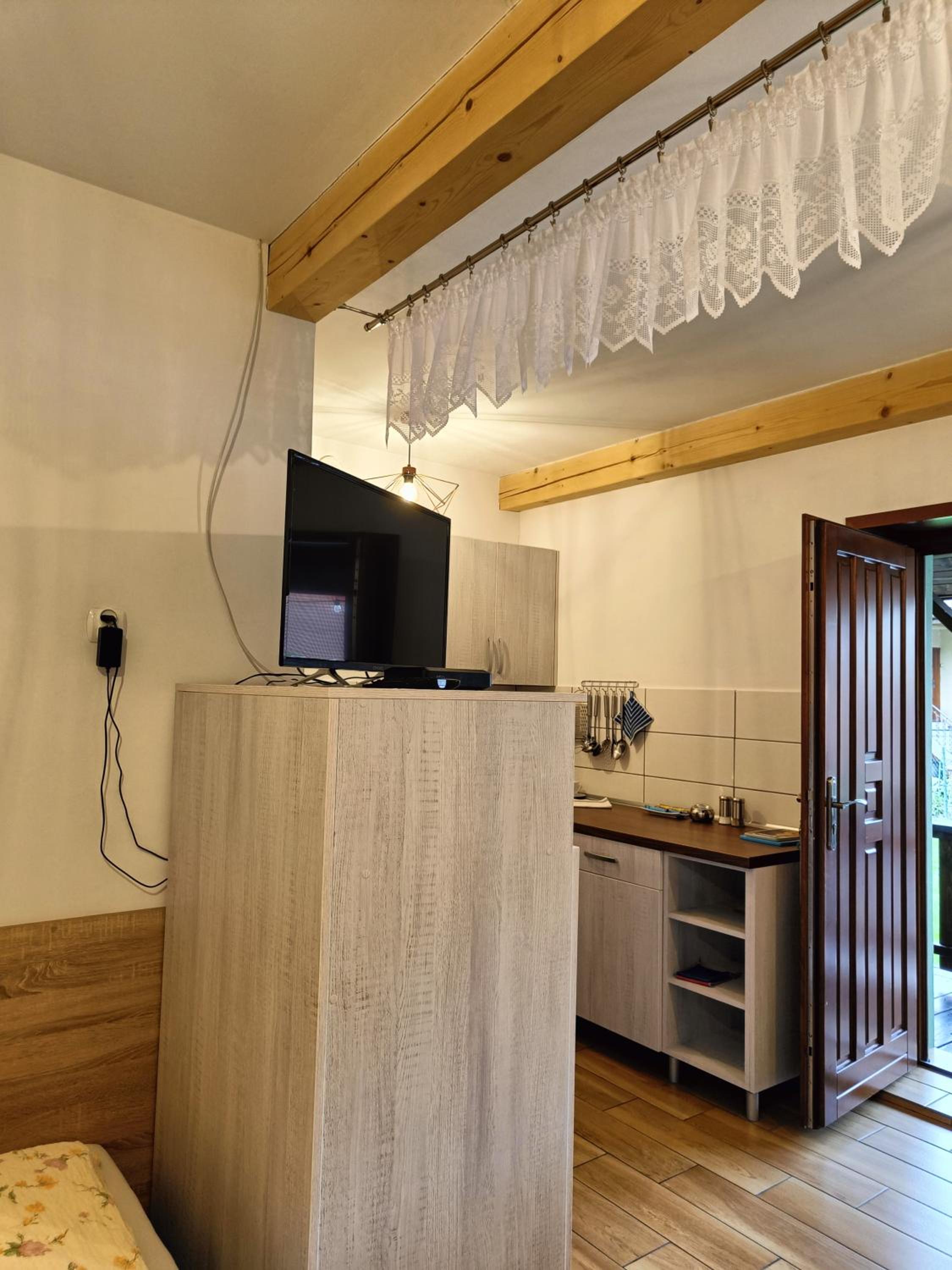 Studio Apartment - Photo 8