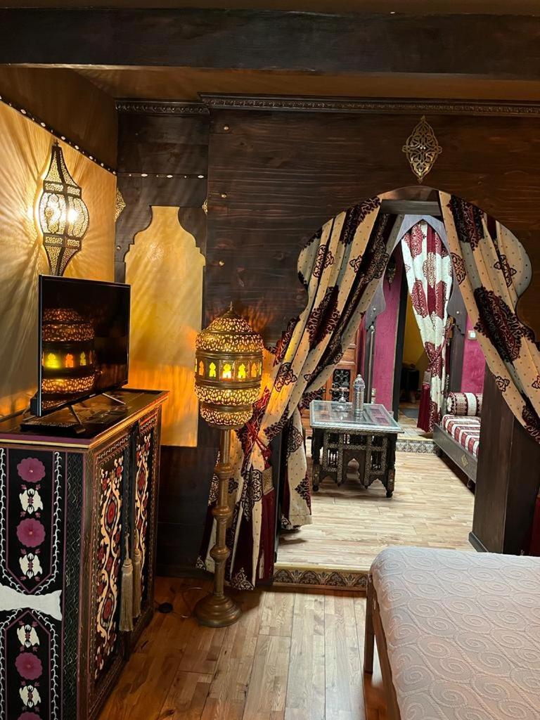Deluxe Family Suite - Photo 4