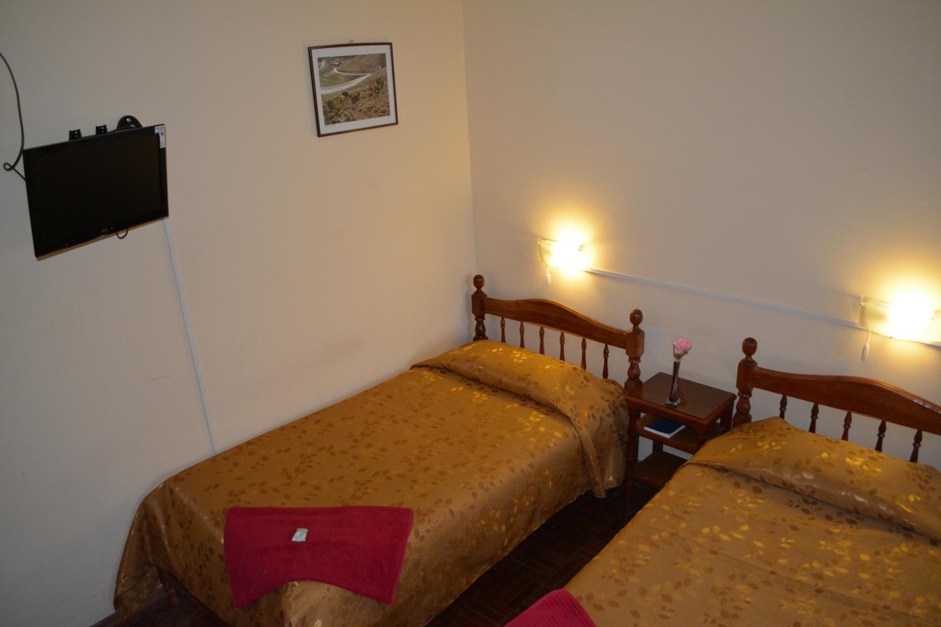 Twin Room with Private Bathroom photo 1