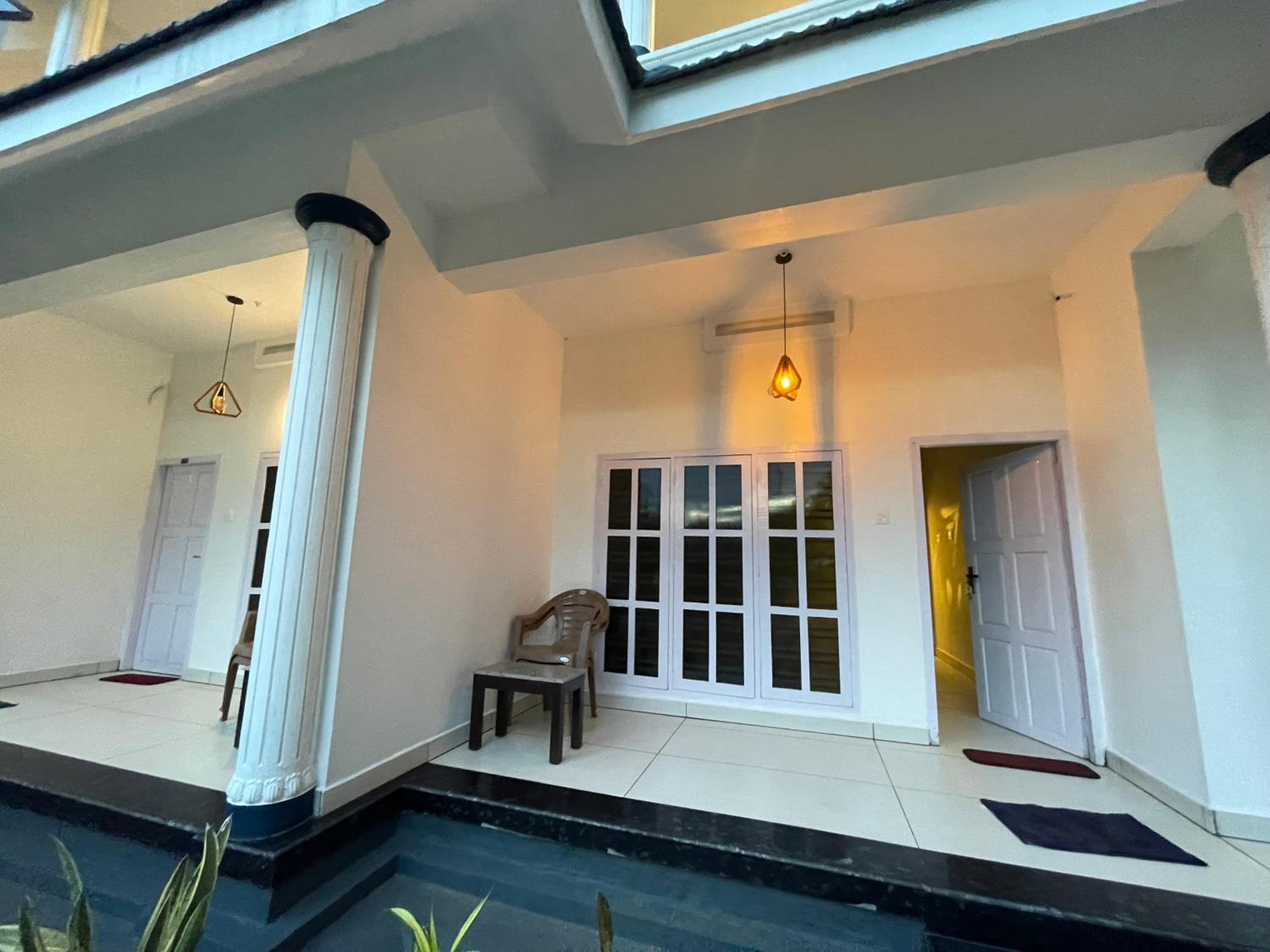 Family Room with Garden View - Photo 1