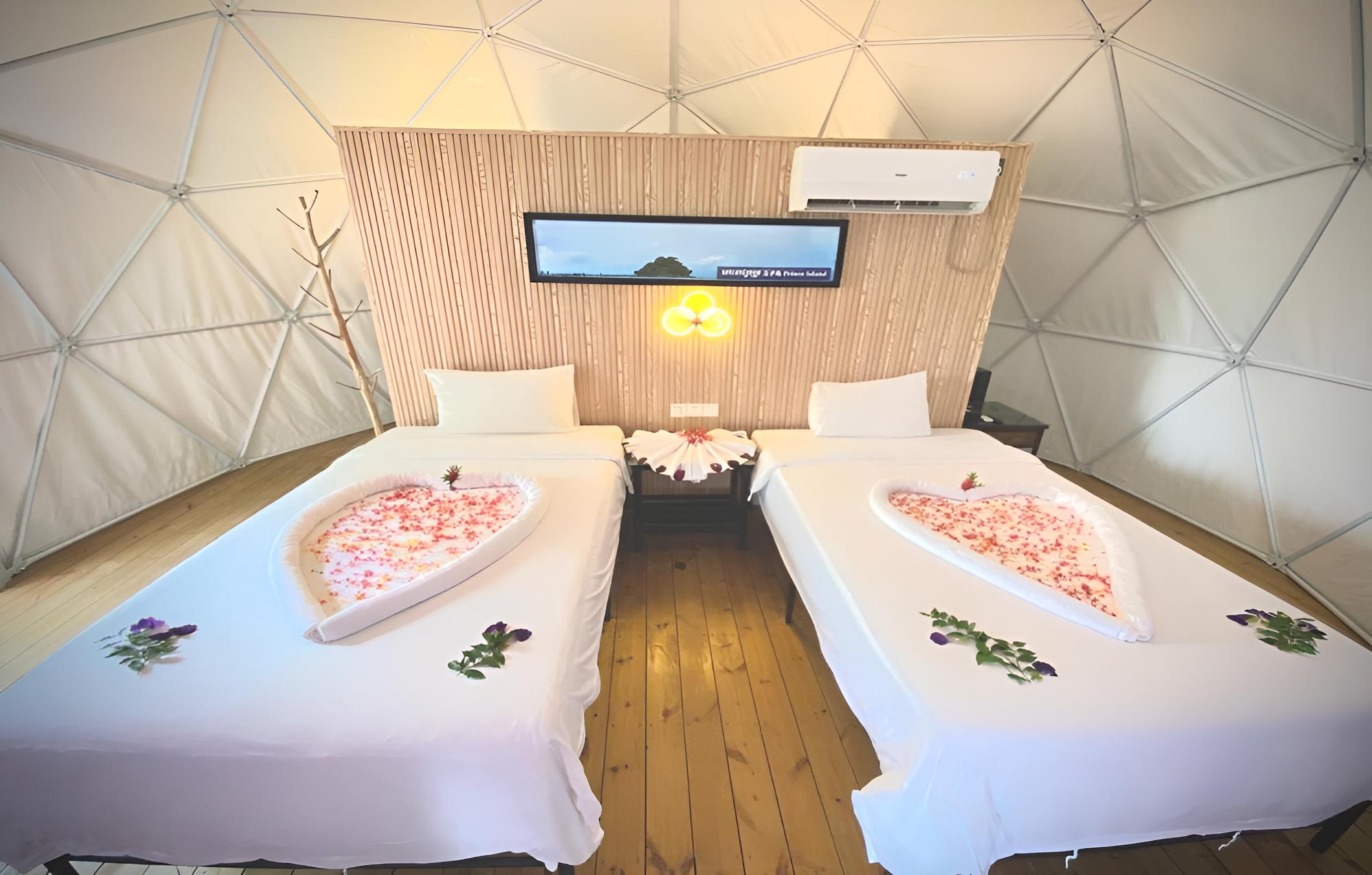 Standard Double Room with Two Double Beds photo 3